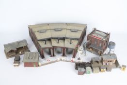 Pola - Kibri - A collection of 5 x OO/HO scale trackside buildings including a curved engine shed,