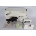 Danbury Mint - A boxed Danbury Mint 1:24 scale 1925 Ford Model T Runabout.