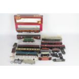 Airfix - Hornby - Grafar - Wrenn - A collection of OO gauge rolling stock and two locos for spares