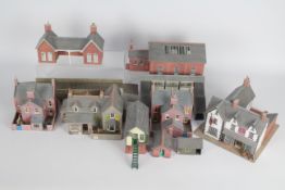 Metcalfe - A collection of 11 x OO gauge railway layout buildings including Railway Station,