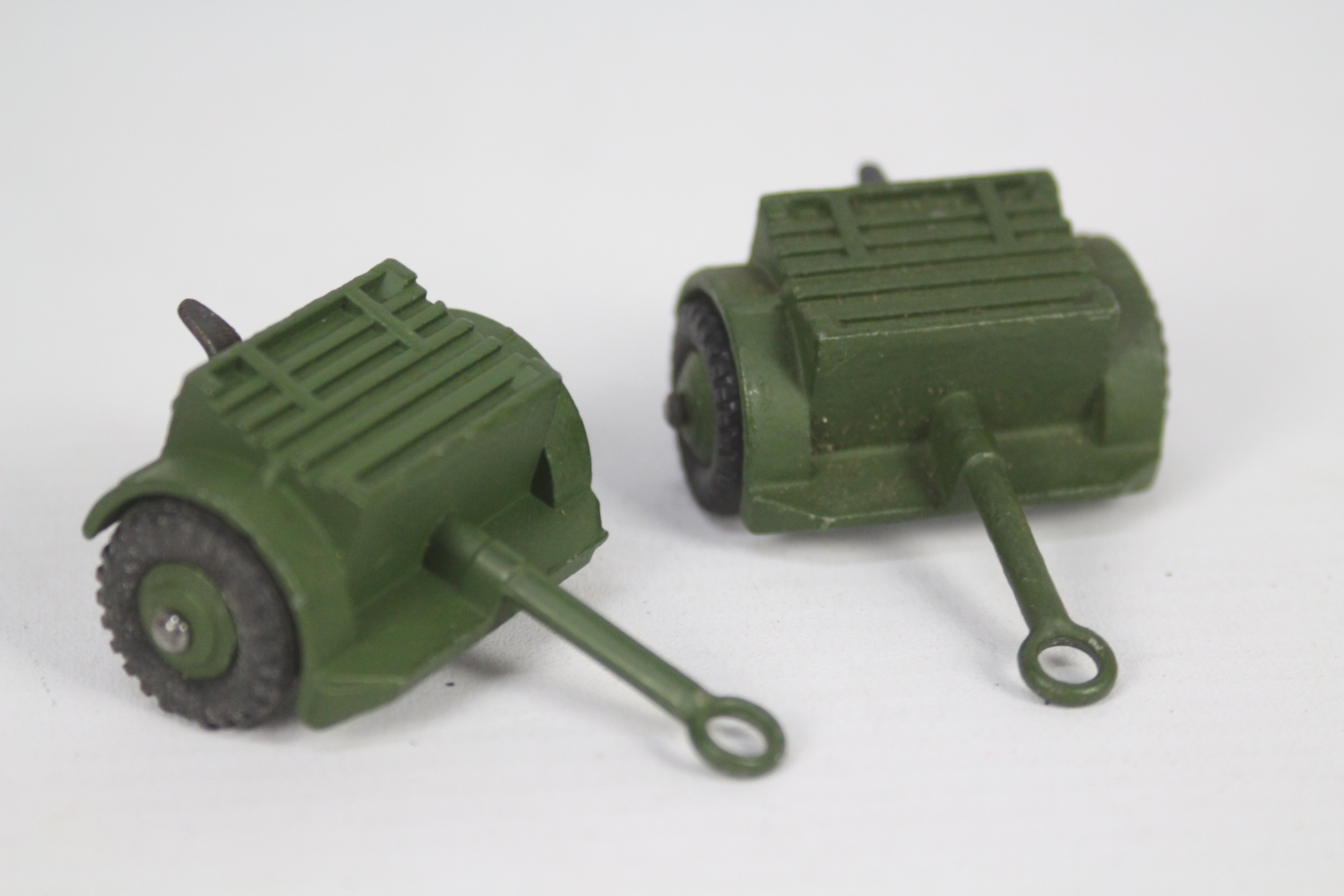 Dinky - An unboxed Dinky # 697 25-Pounder Field Gun set with Artillery Tractor, Trailer and Gun. - Image 3 of 3