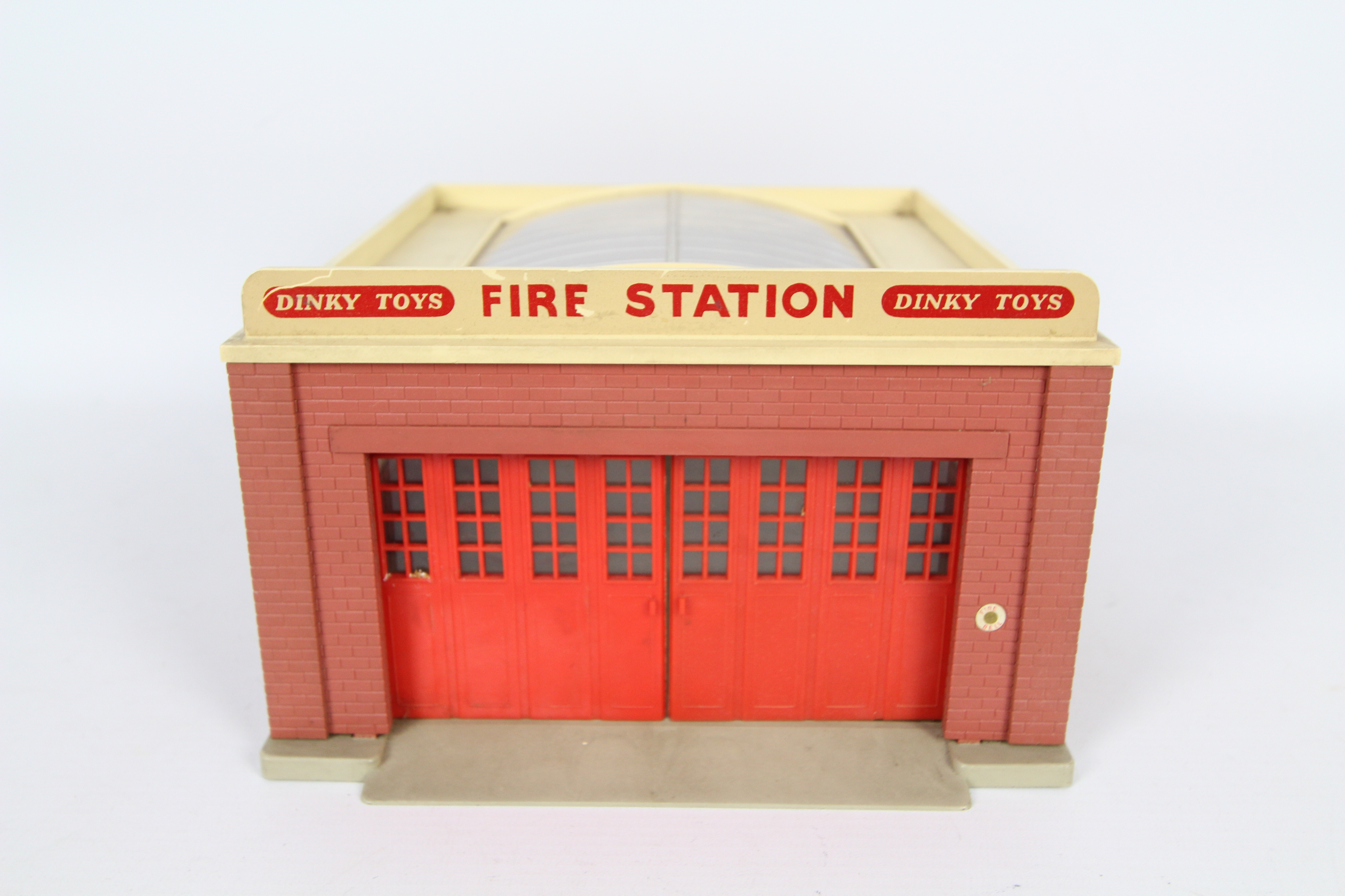 Dinky Toys - An unboxed Dinky Toys #954 Fire Station.