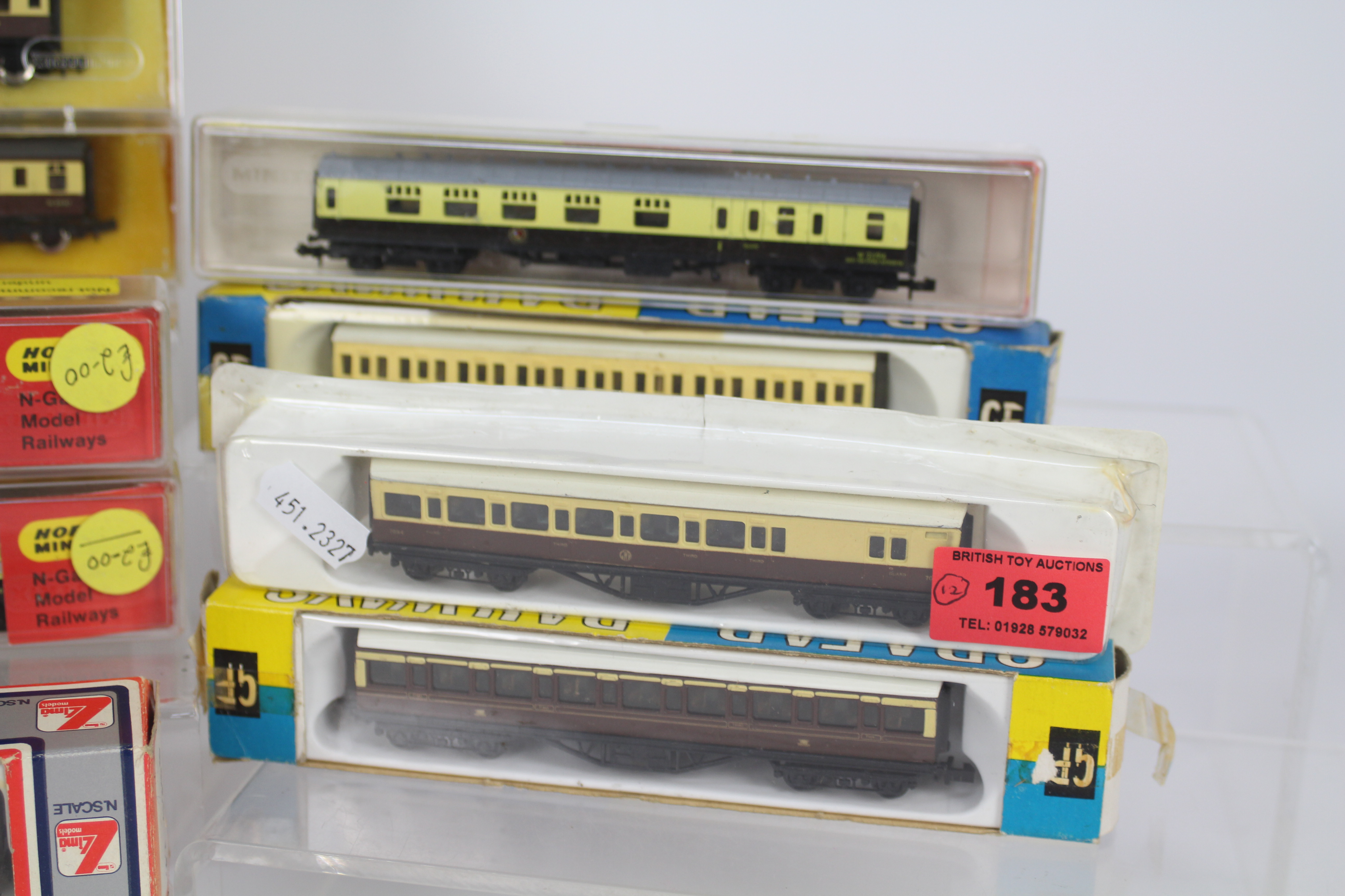 Minitrix, Graham Farish and other - twelve N gauge Passenger Carriages, GWR livery, - Image 4 of 4