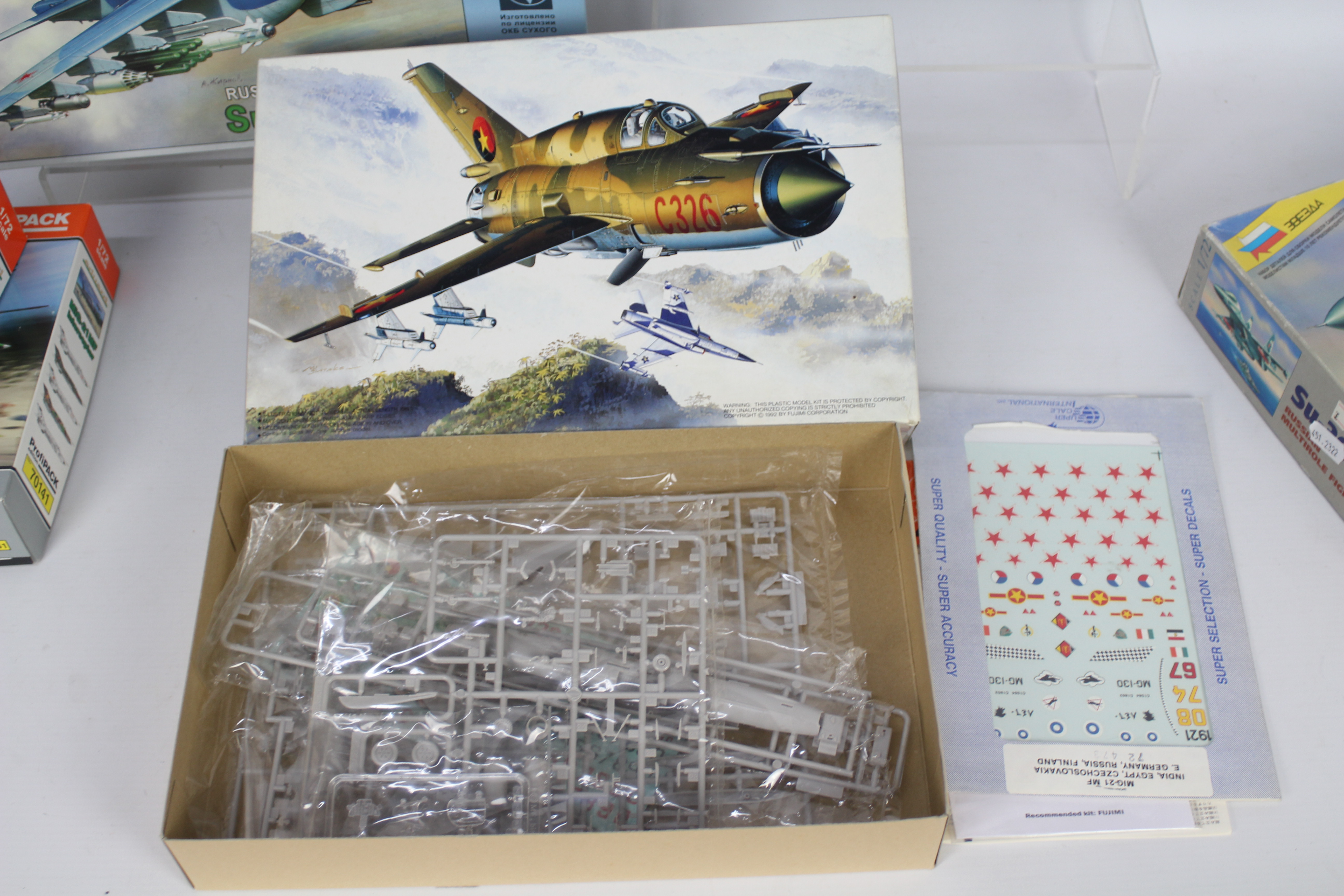 Eduard Fujimi, Zvezda - Five boxed 1:72 scale plastic military aircraft model kits. - Image 3 of 3