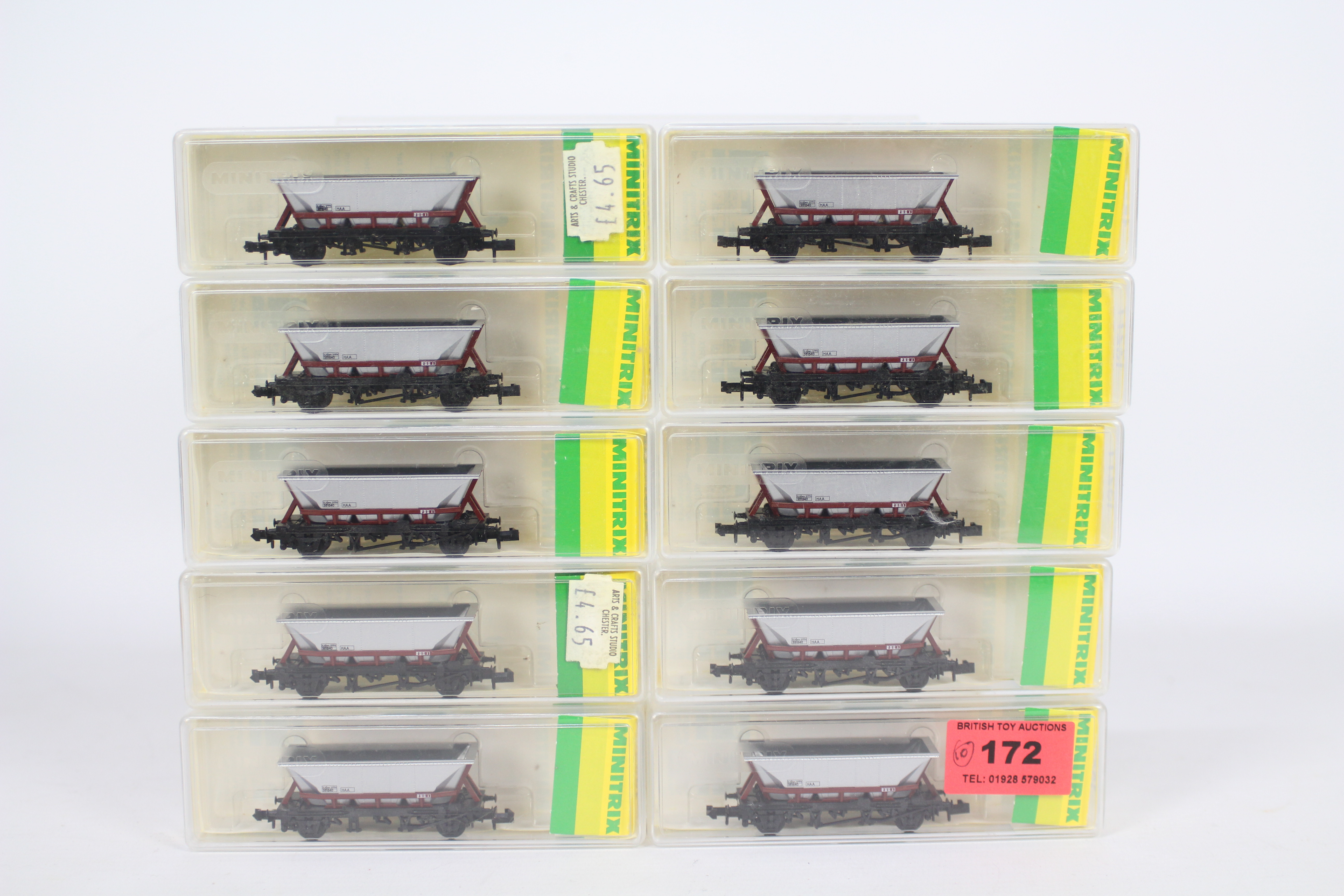 Minitrix - ten N gauge Hoppers (goods / freight wagons),