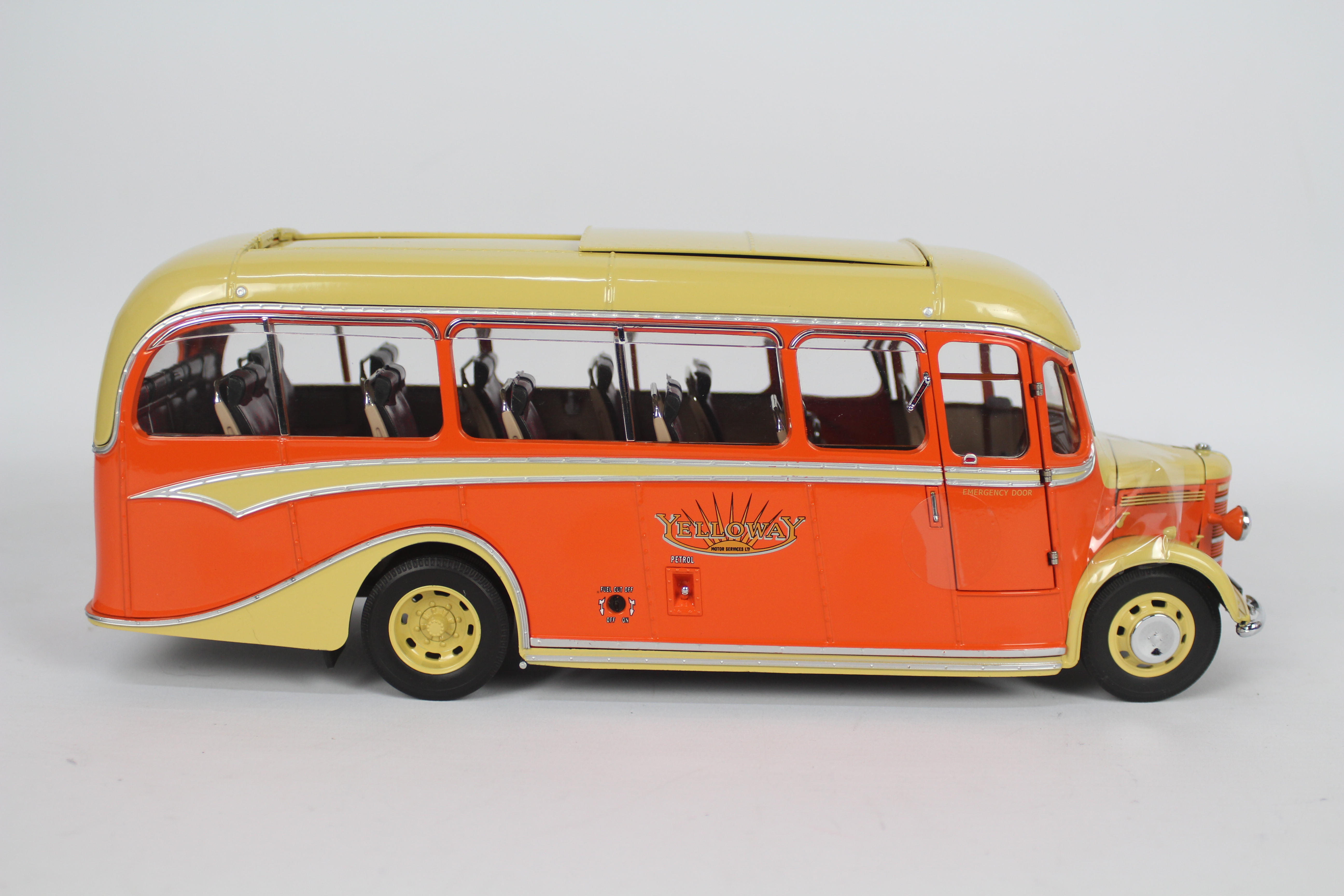 Sun Star - A boxed limited edition 1:24 scale 1947 Bedford OB Duple Vista Coach in Yelloways livery. - Image 3 of 7