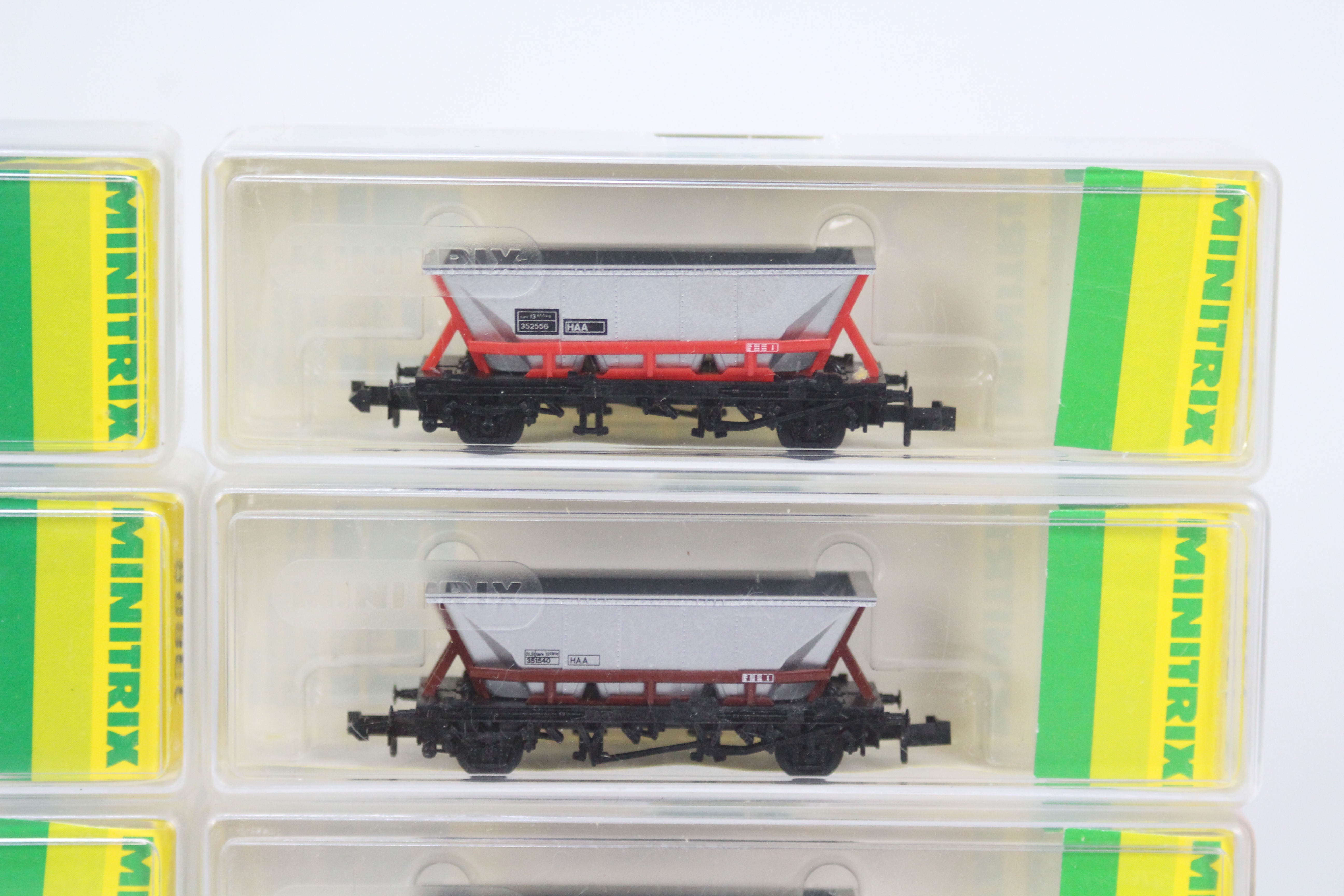 Minitrix - twelve N gauge Hoppers (goods / freight wagons), - Image 2 of 3