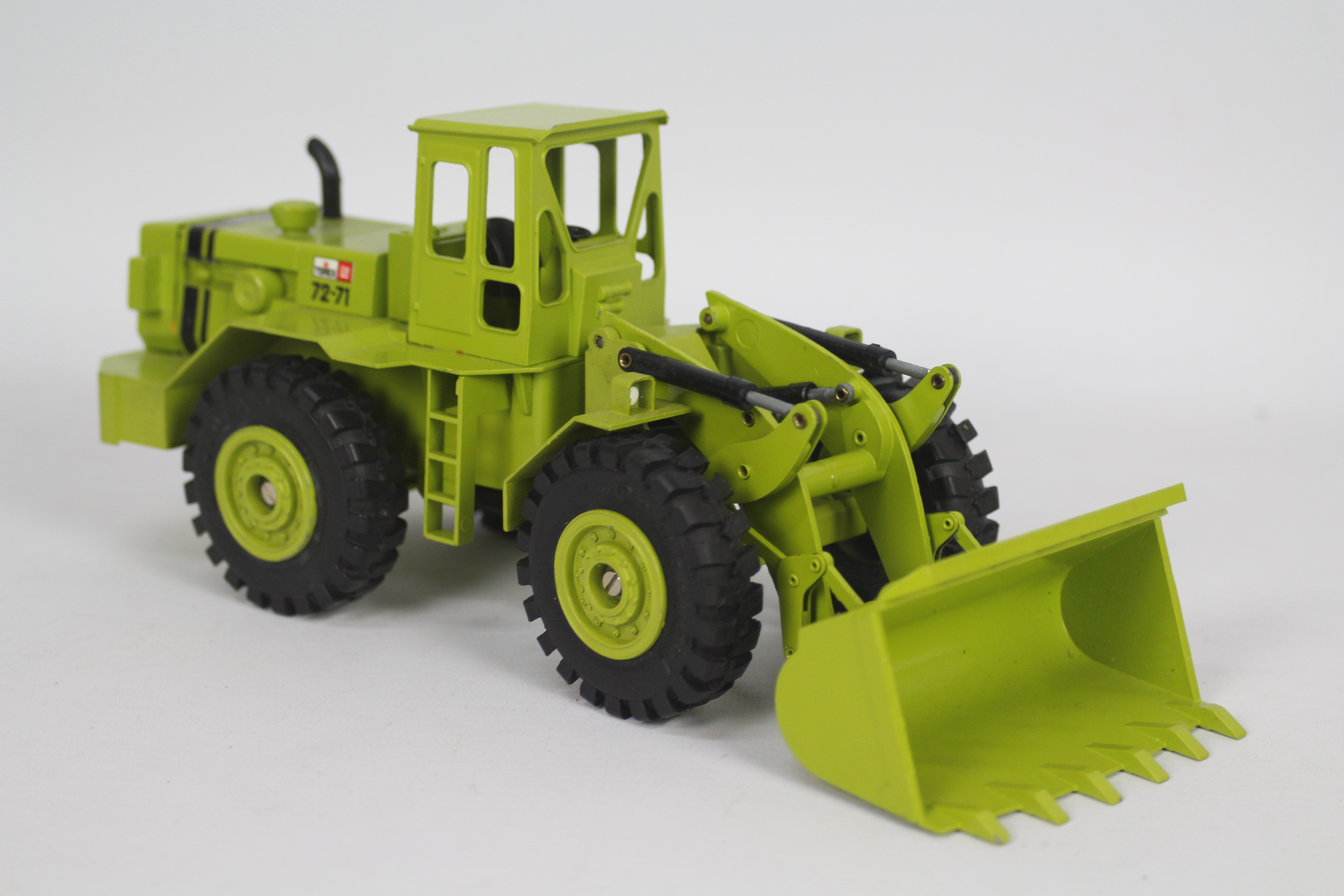 Gescha - A boxed GM Terex 72.71 Loader in green. # 410. - Image 2 of 4