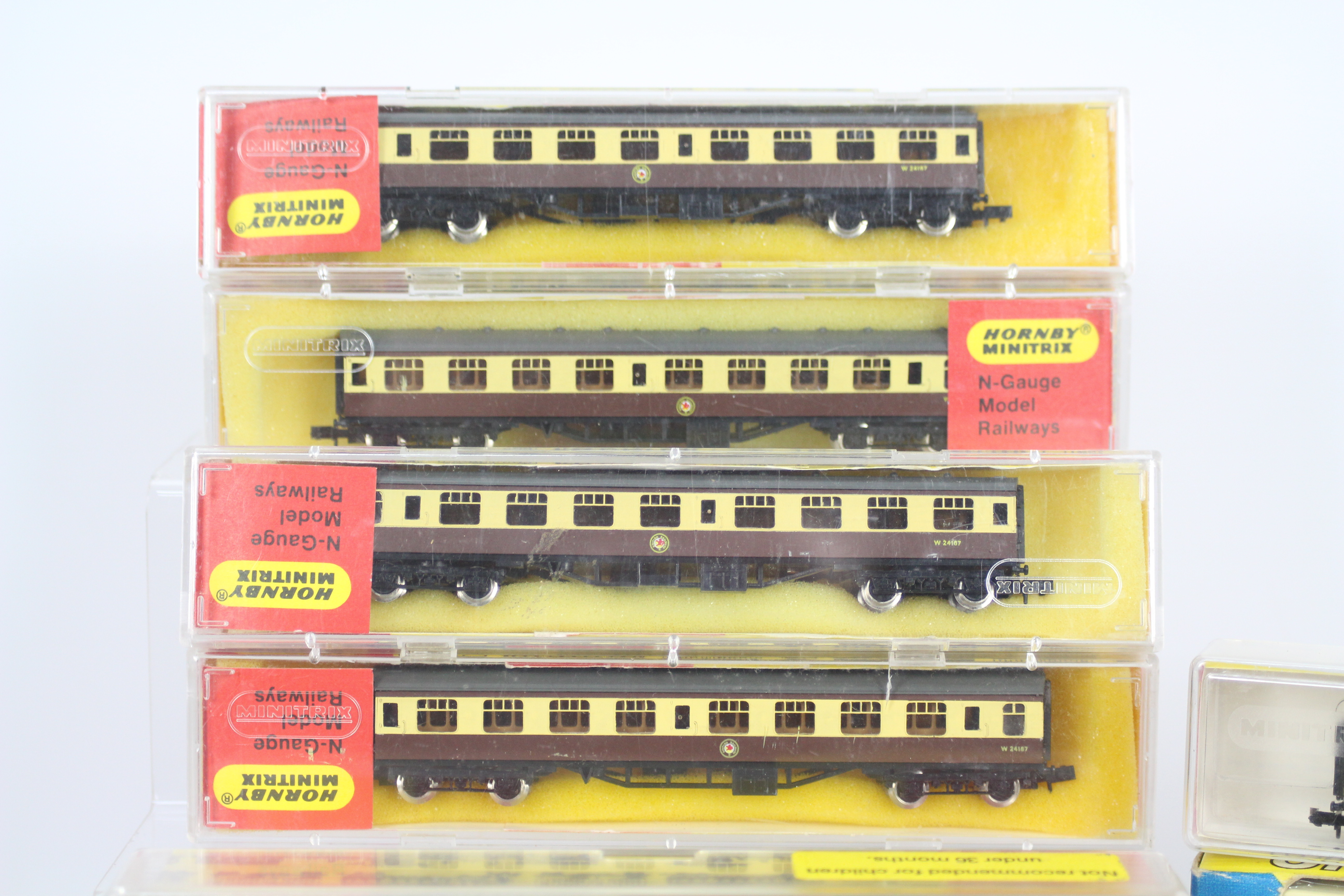 Minitrix, Graham Farish and other - twelve N gauge Passenger Carriages, GWR livery, - Image 2 of 4