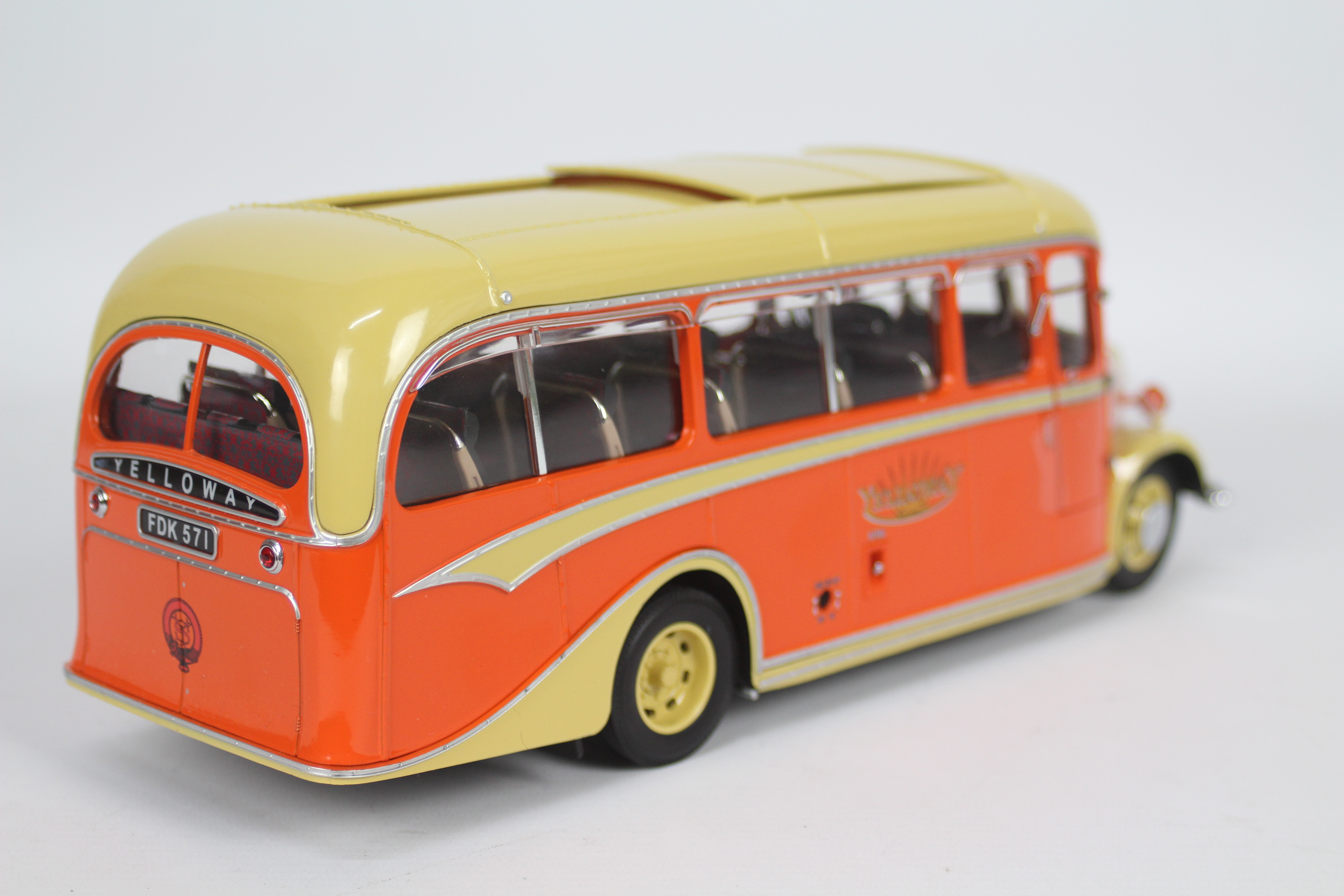 Sun Star - A boxed limited edition 1:24 scale 1947 Bedford OB Duple Vista Coach in Yelloways livery. - Image 4 of 7