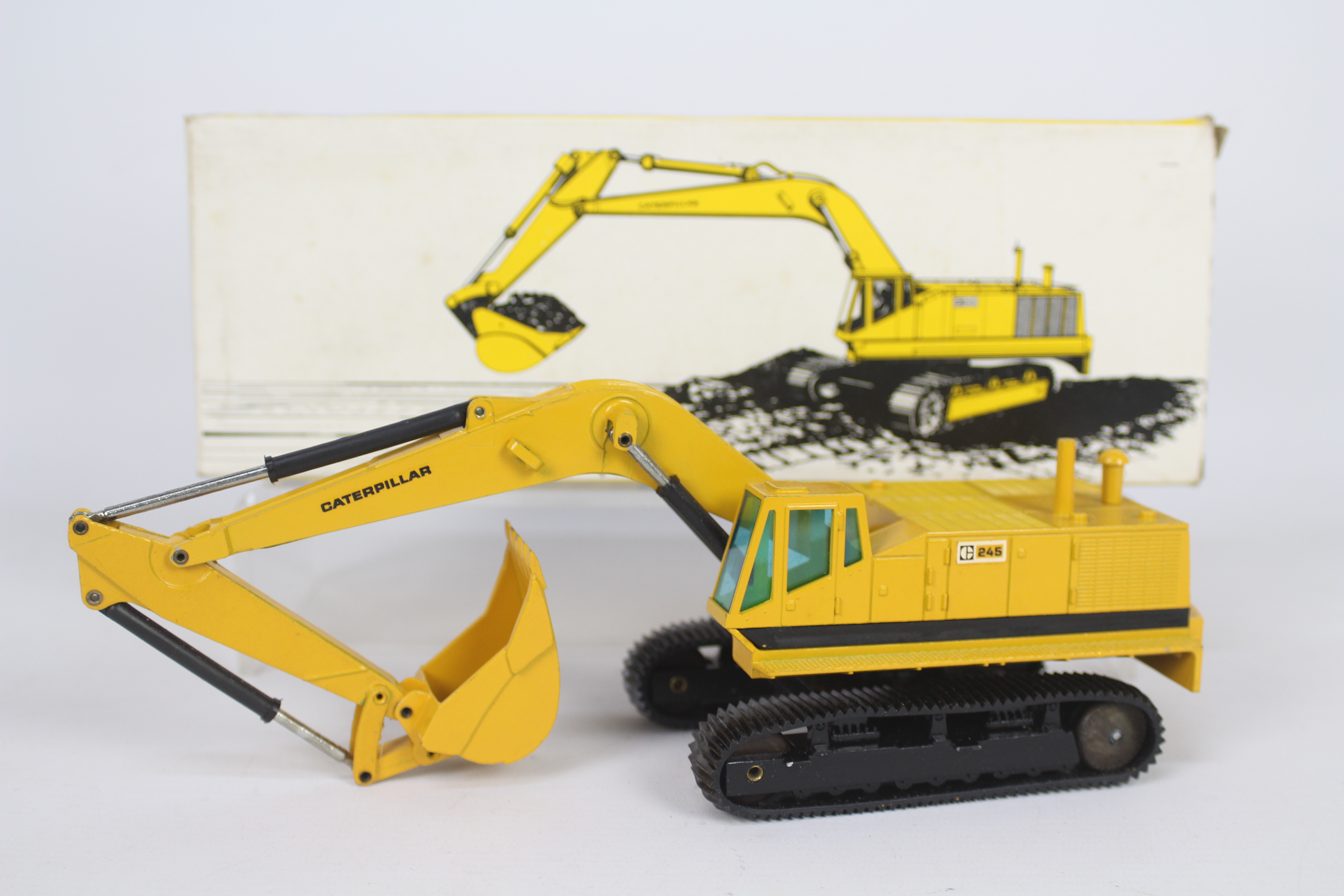 NZG - A boxed CAT 245 Hydraulikbagger excavator in 1:50 scale. # 160.
