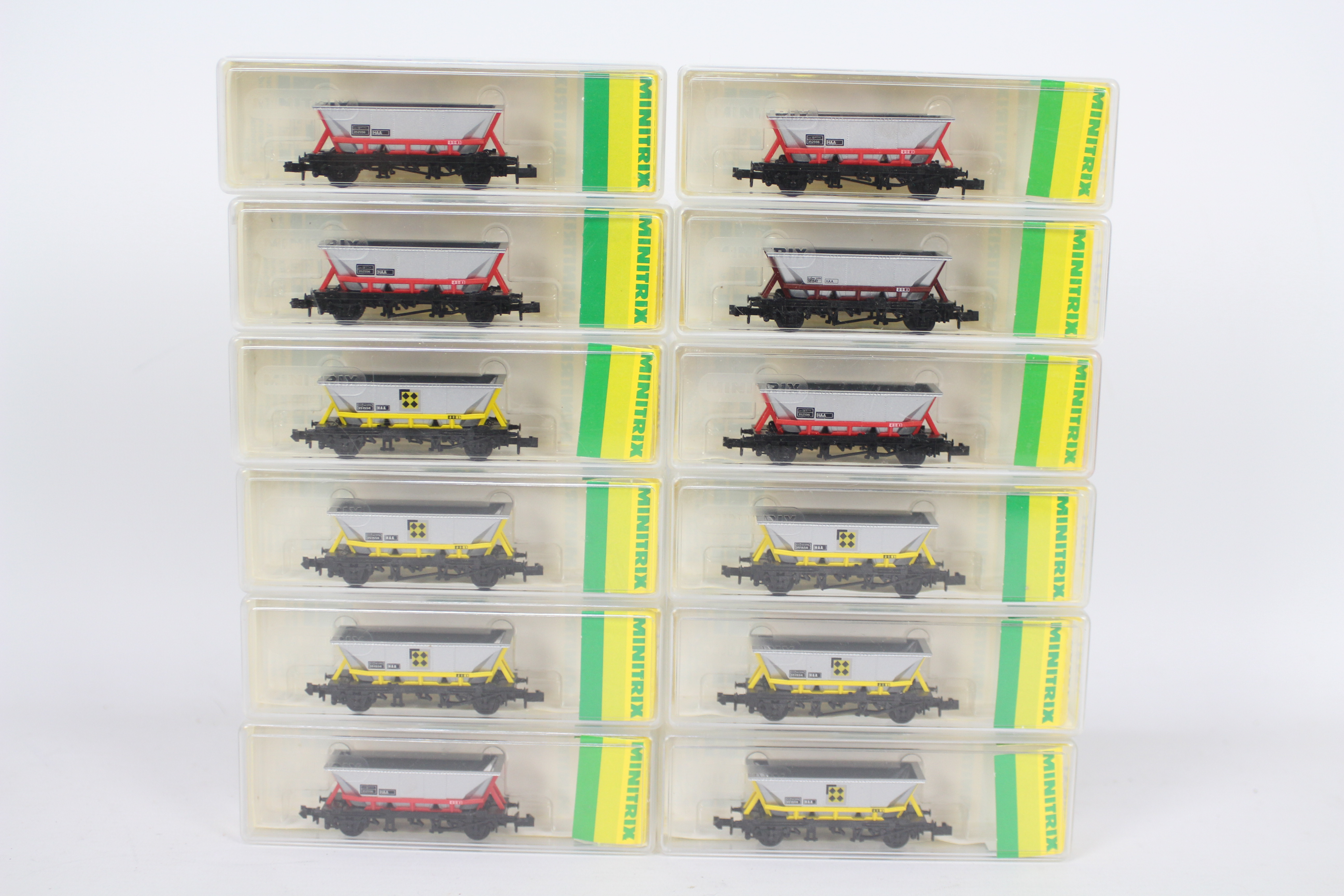 Minitrix - twelve N gauge Hoppers (goods / freight wagons),