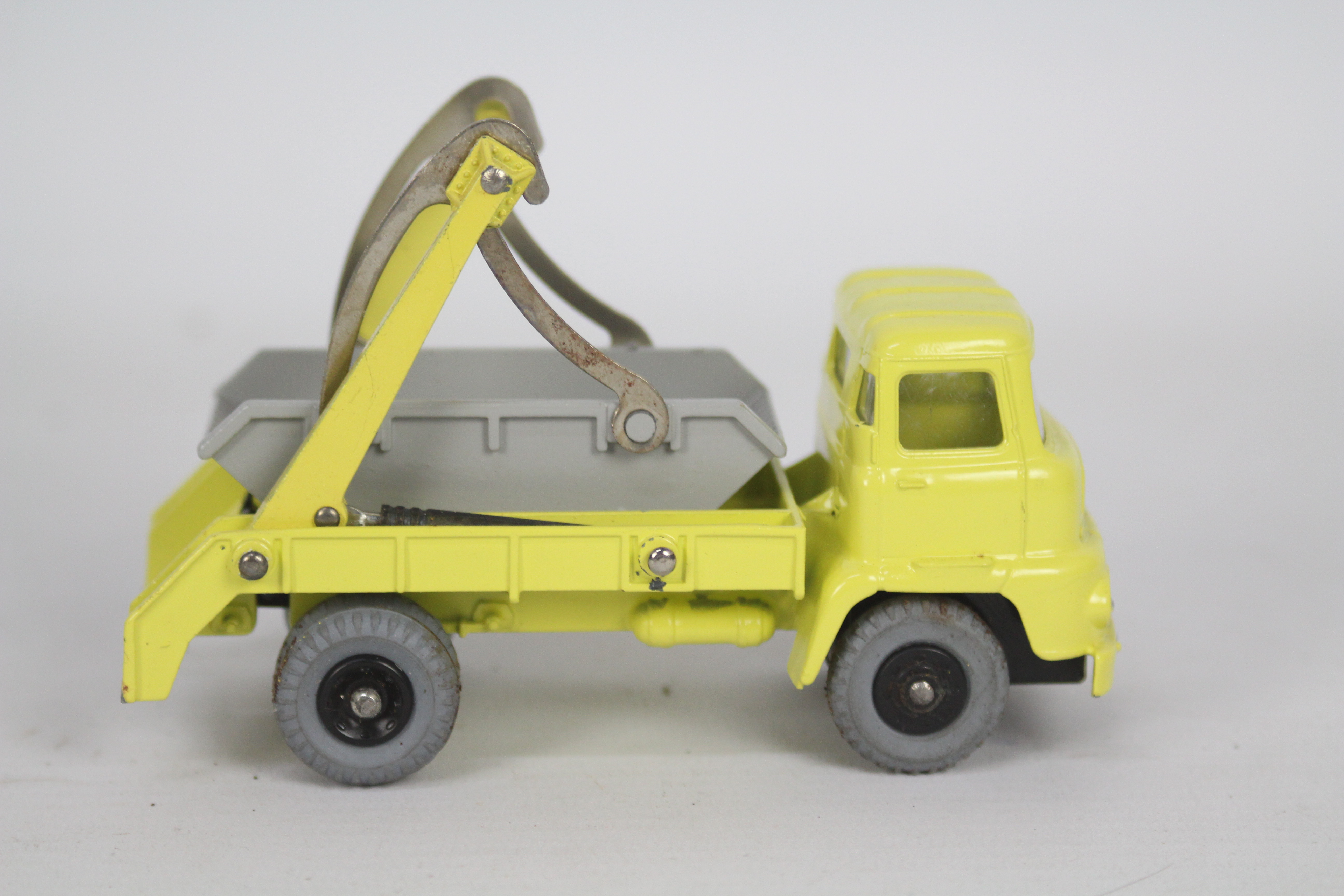 Dinky - A boxed Dinky # 966 Marrel Multibucket Skip Lorry. - Image 3 of 5