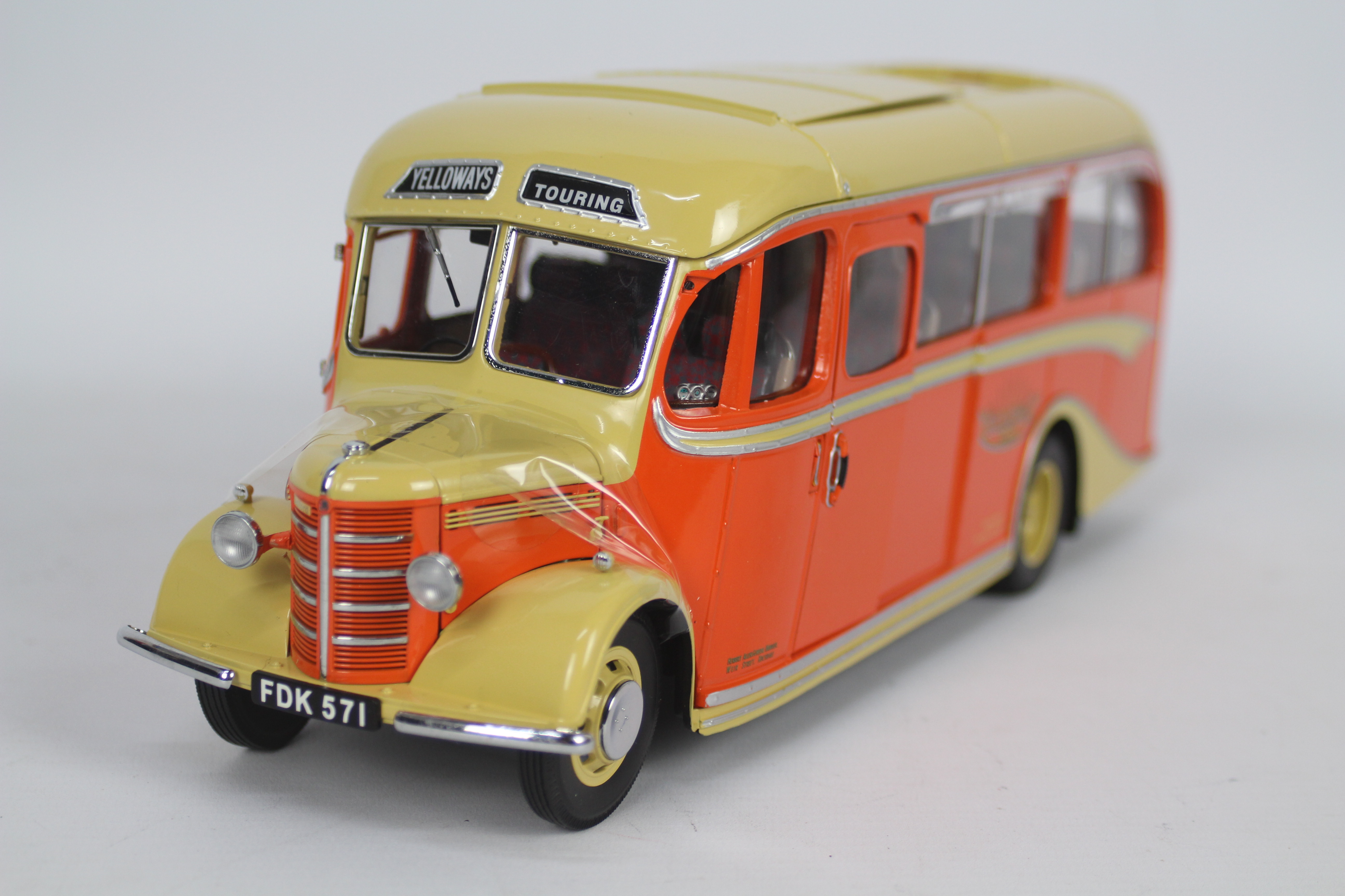 Sun Star - A boxed limited edition 1:24 scale 1947 Bedford OB Duple Vista Coach in Yelloways livery. - Image 6 of 7