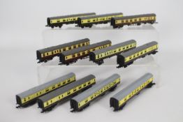 Trix - eleven N gauge Passenger Carriages, GWR livery, all appear nm or ex, unboxed,