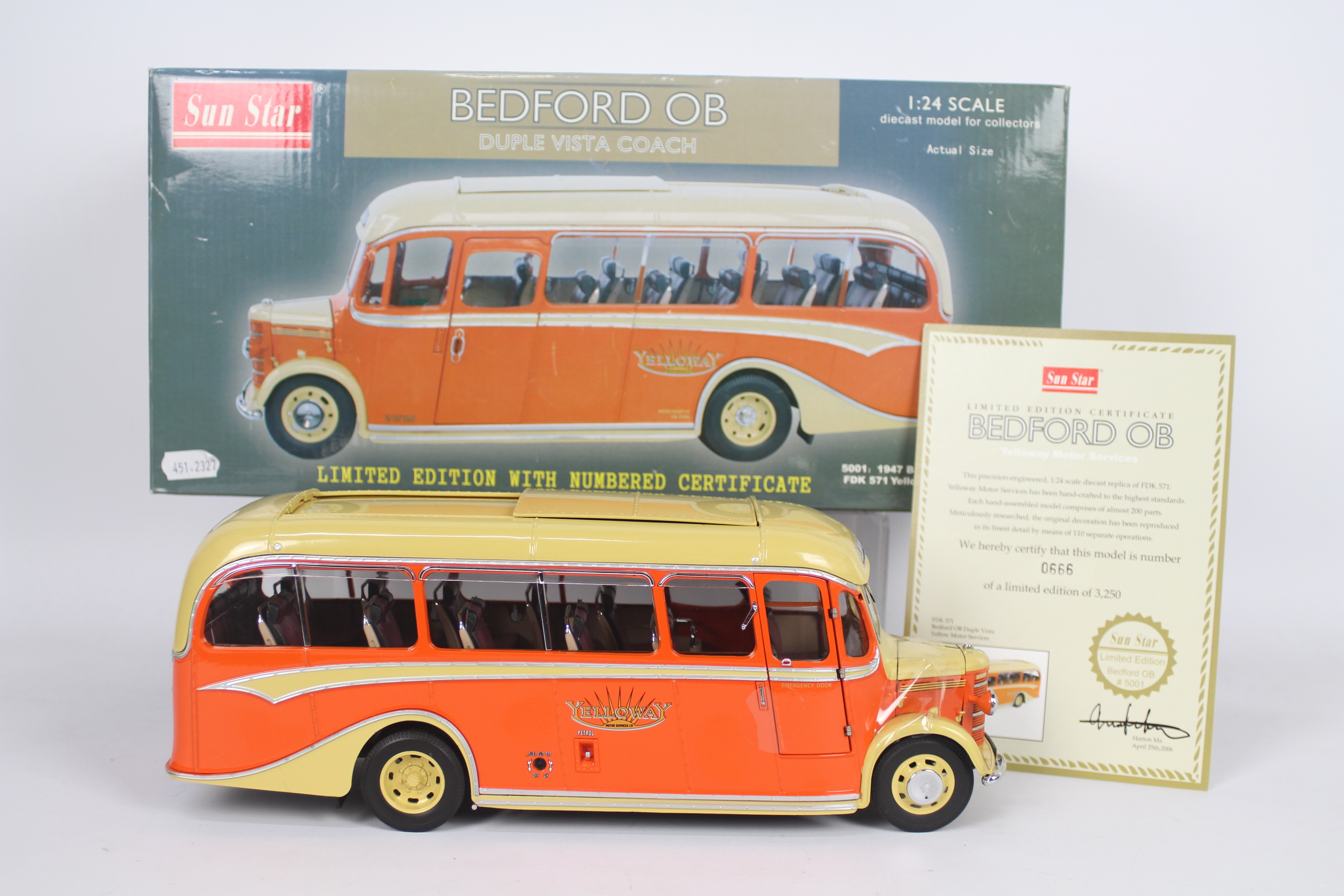 Sun Star - A boxed limited edition 1:24 scale 1947 Bedford OB Duple Vista Coach in Yelloways livery.