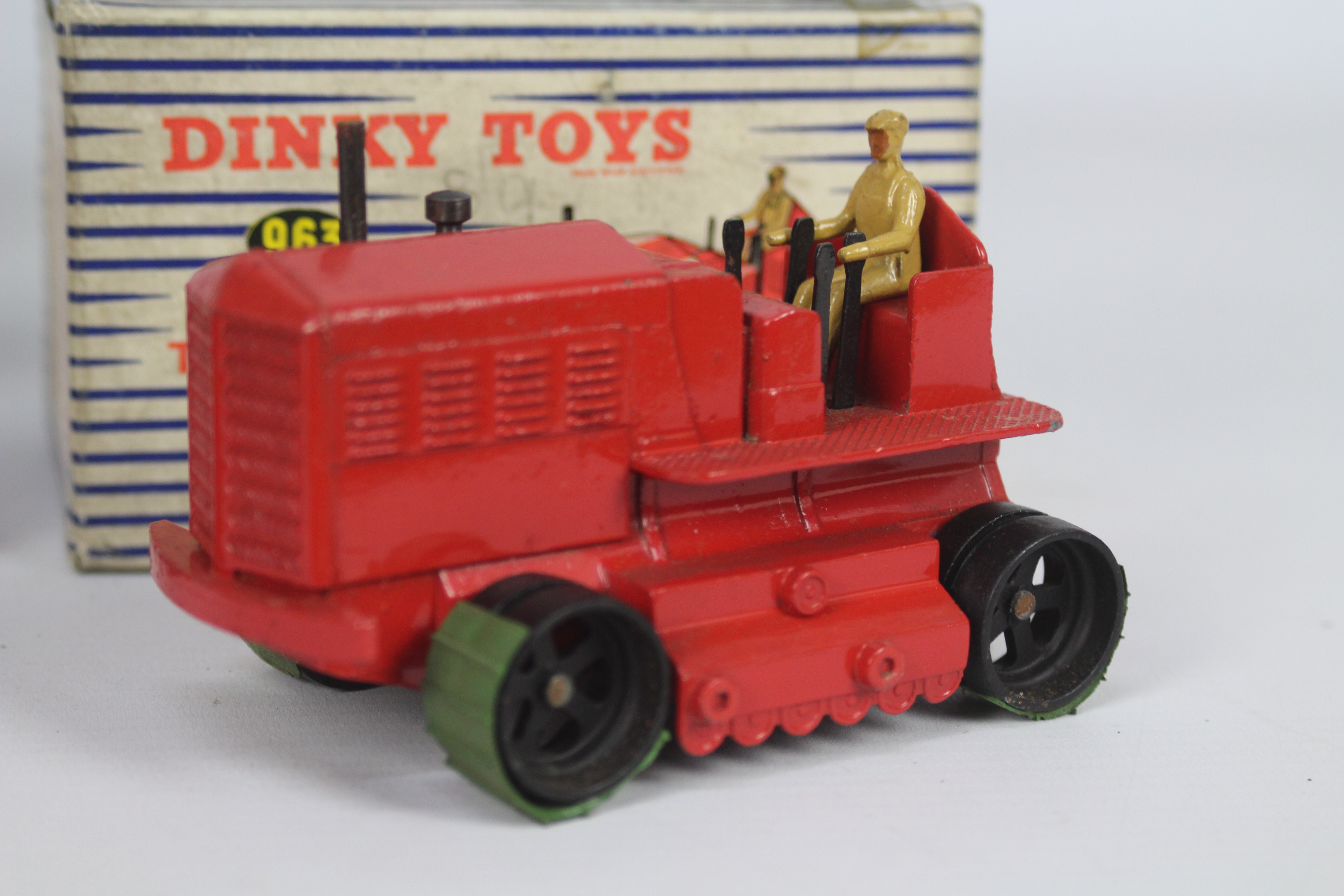 Dinky - 3 x boxed Tractor models, # 961 Blaw Knox Bulldozer and # 963 Heavy Tractor x 2. - Image 4 of 4