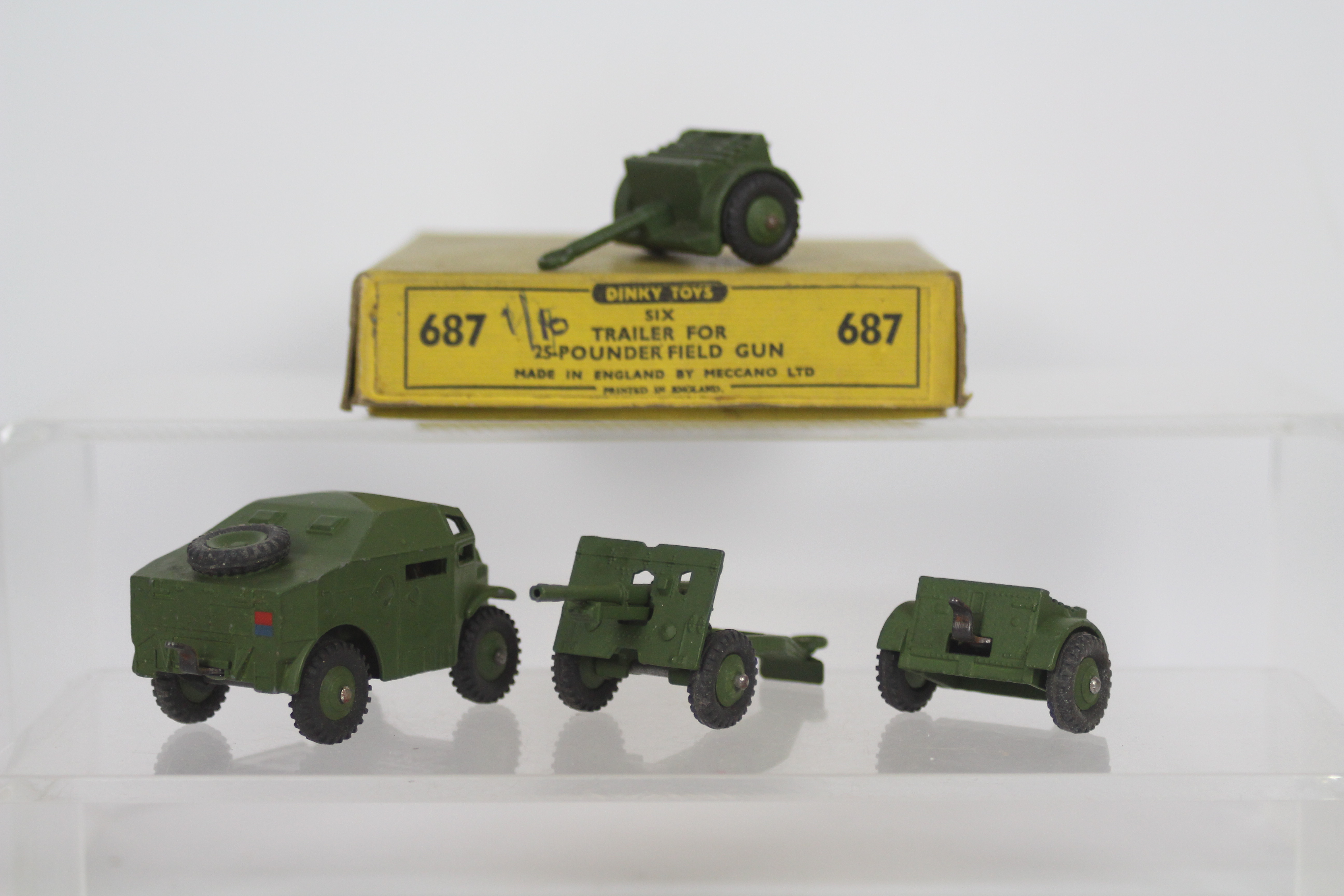 Dinky - An unboxed Dinky # 697 25-Pounder Field Gun set with Artillery Tractor, Trailer and Gun.