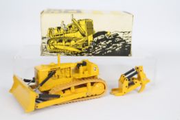 Gescha - A boxed CAT D9 Kettendozer tracked dozer in 1:50 scale. # 2871.