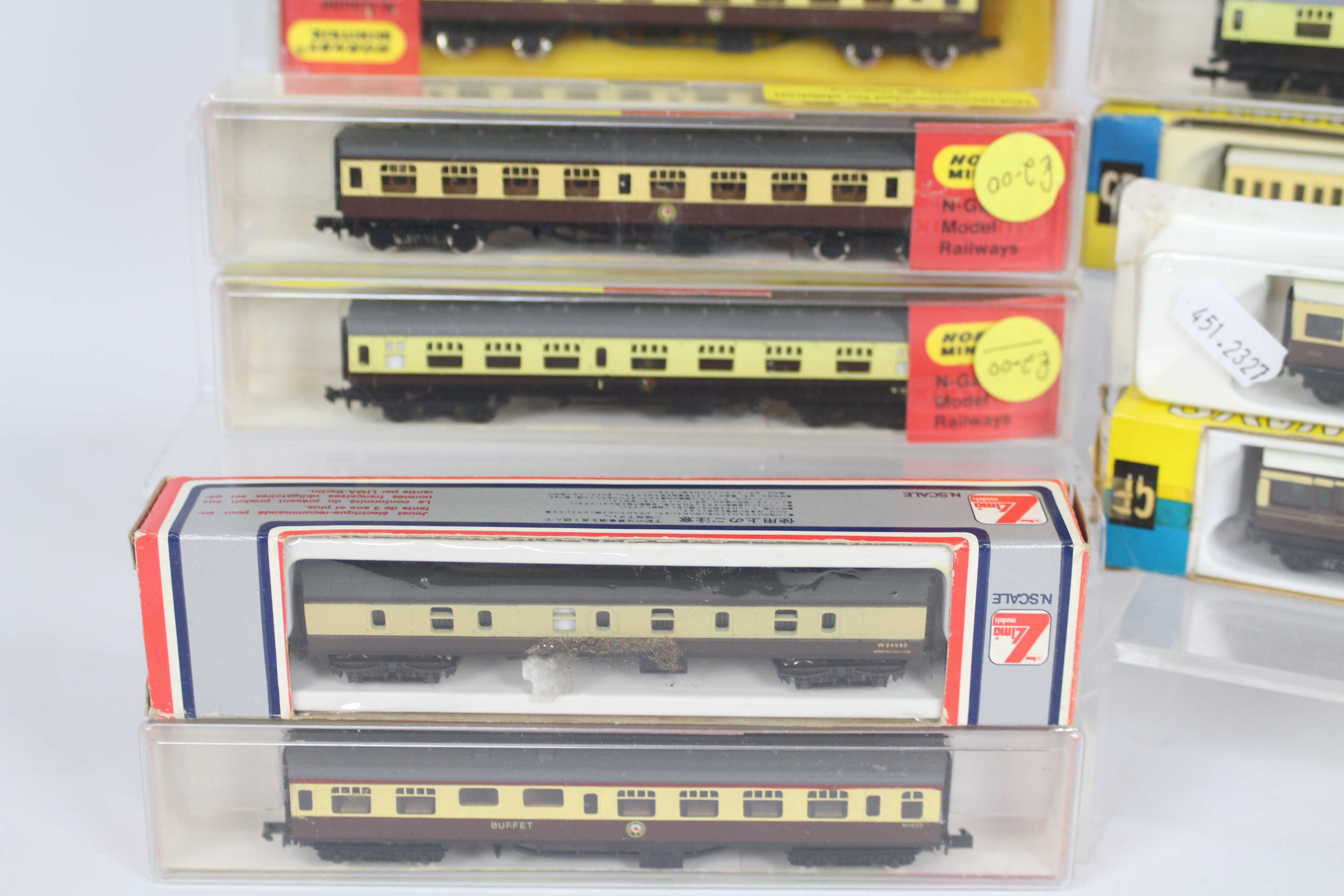 Minitrix, Graham Farish and other - twelve N gauge Passenger Carriages, GWR livery, - Image 3 of 4