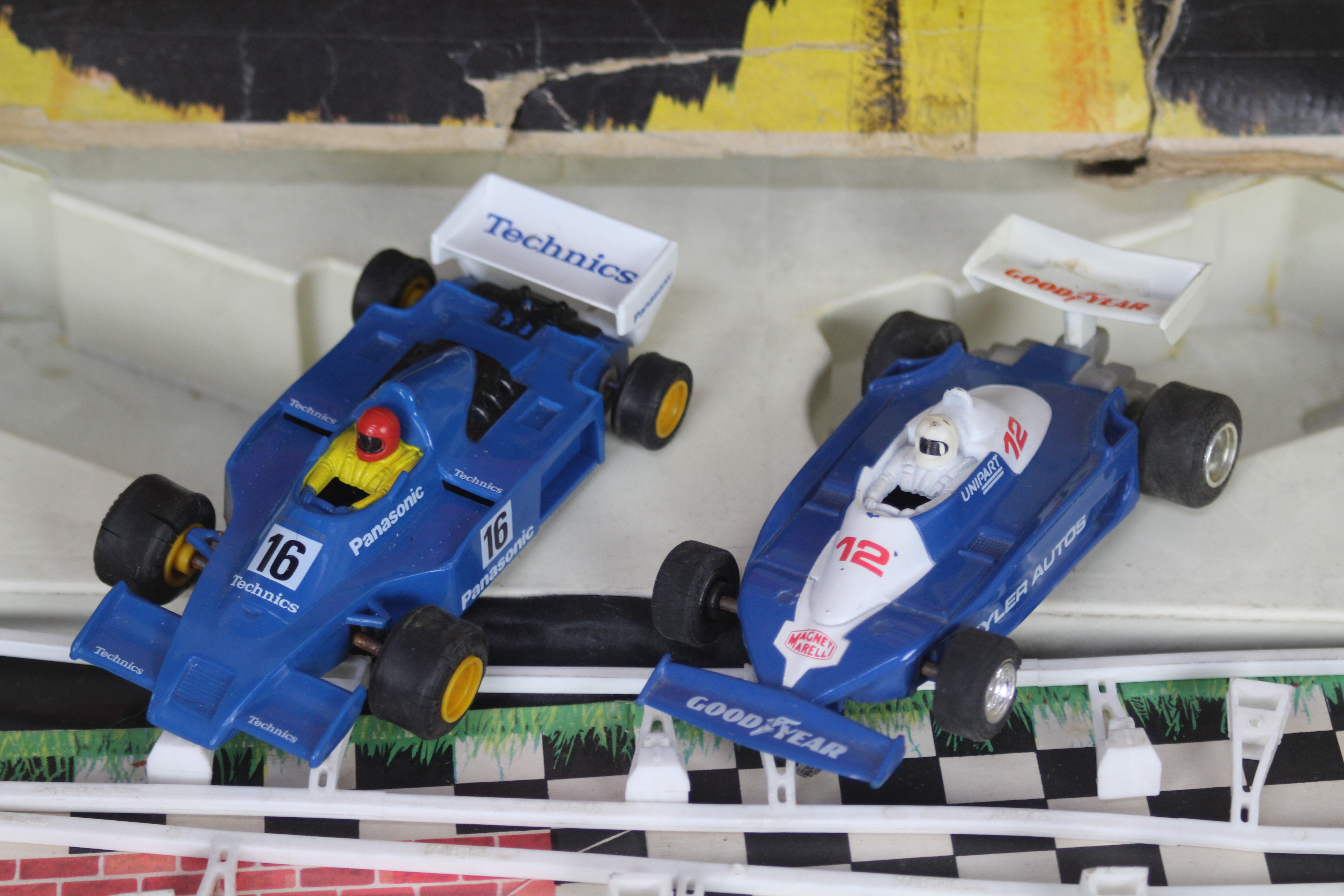 Scalextric - 2 x vintage boxed Grand Prix 75 sets in 1:32 scale. - Image 3 of 5