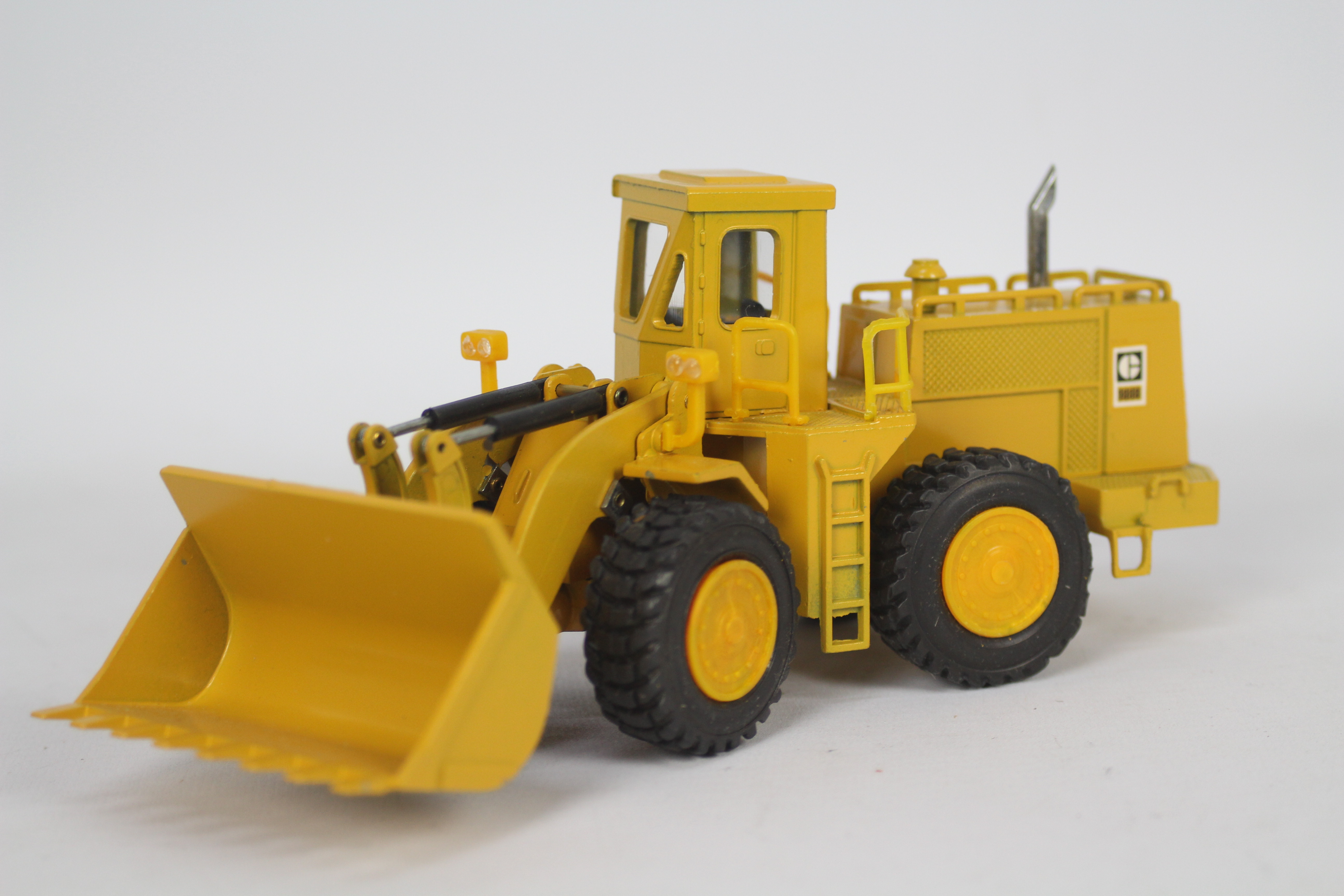 NZG - A boxed Radlader Cat 988 B Loader in 1:50 scale. # 167. - Image 2 of 4