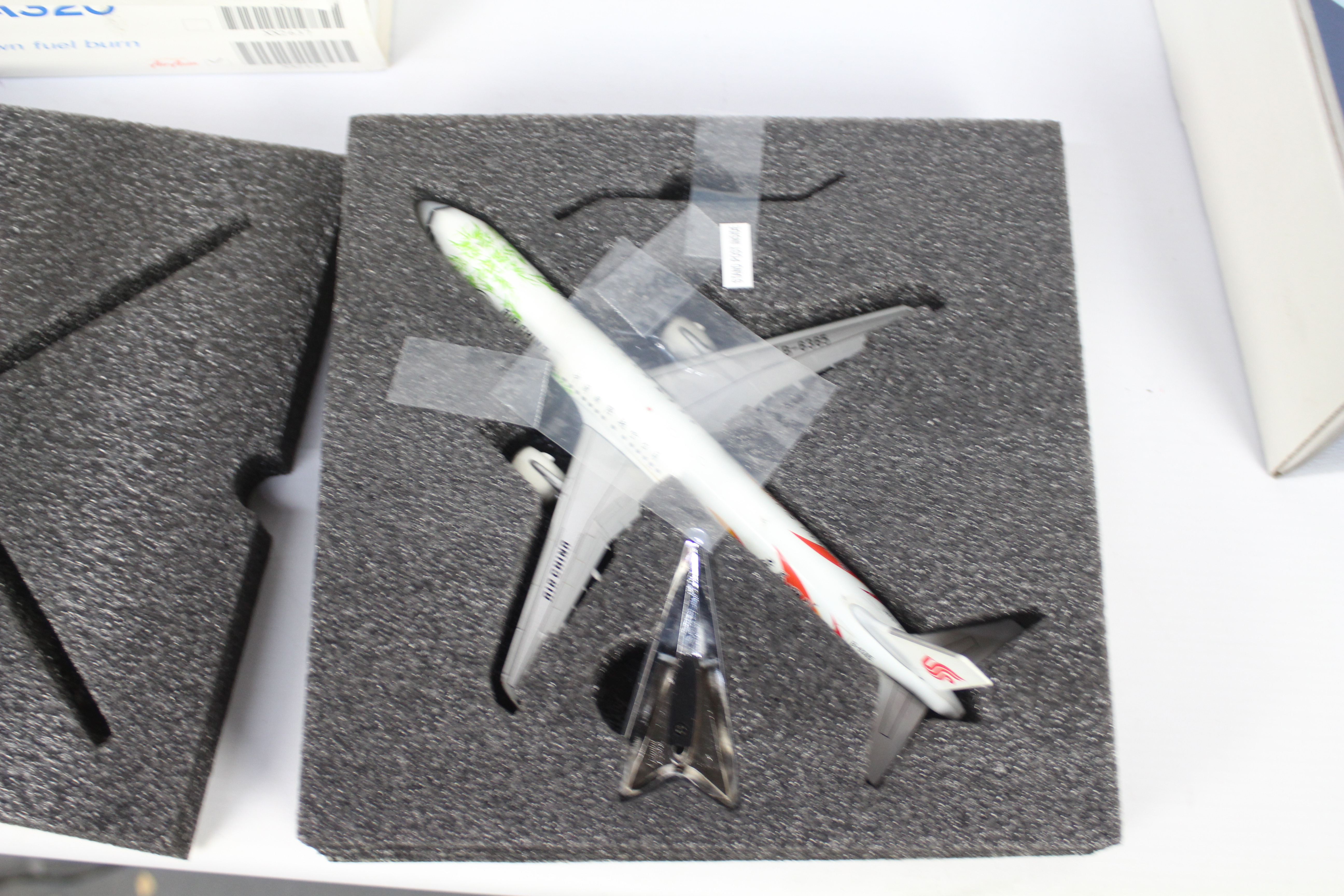 Aeroplane Models - two 1:200 scale models comprising Air France Convair 990A (InFlight IF9901214P) - Image 4 of 4