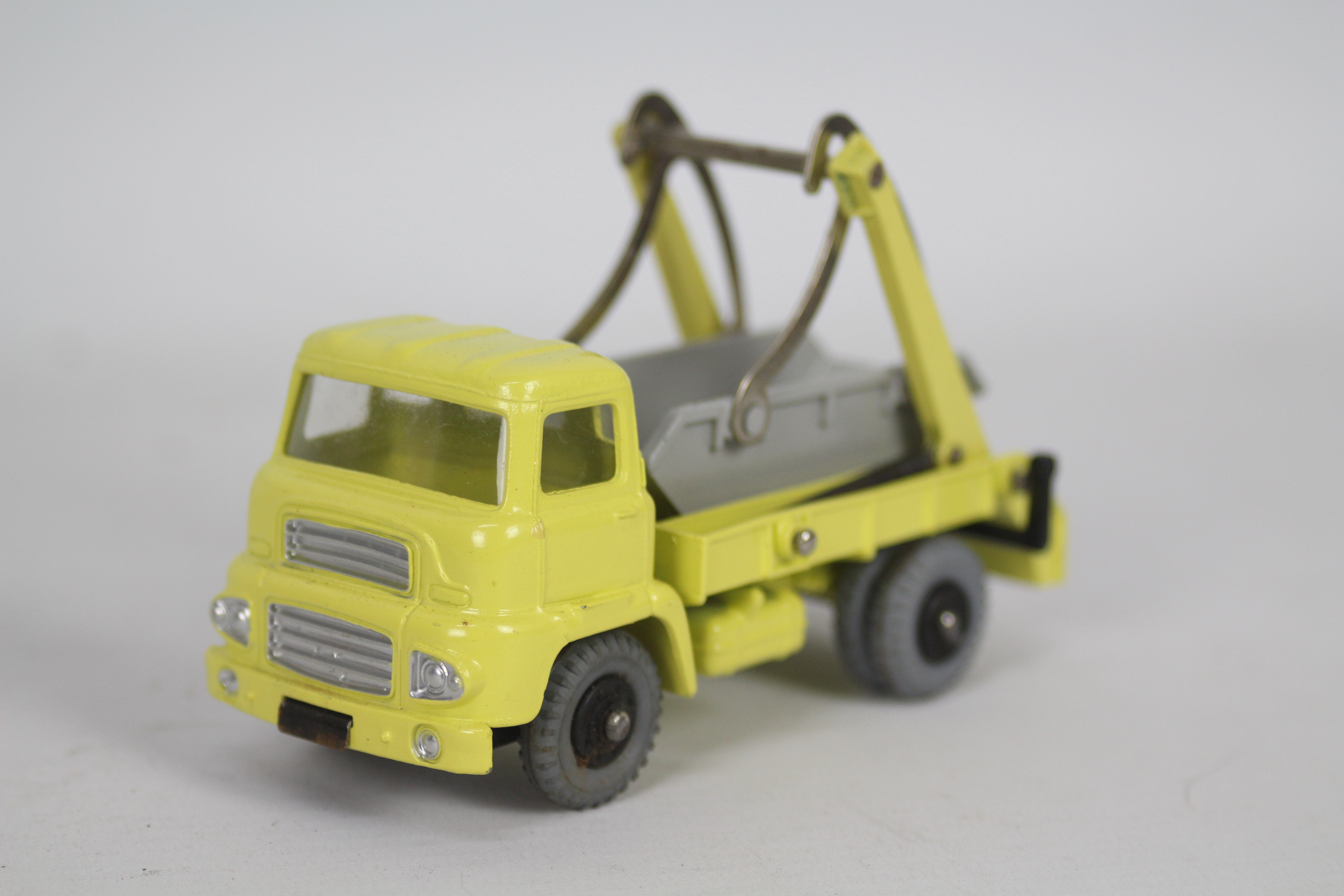 Dinky - A boxed Dinky # 966 Marrel Multibucket Skip Lorry. - Image 2 of 5