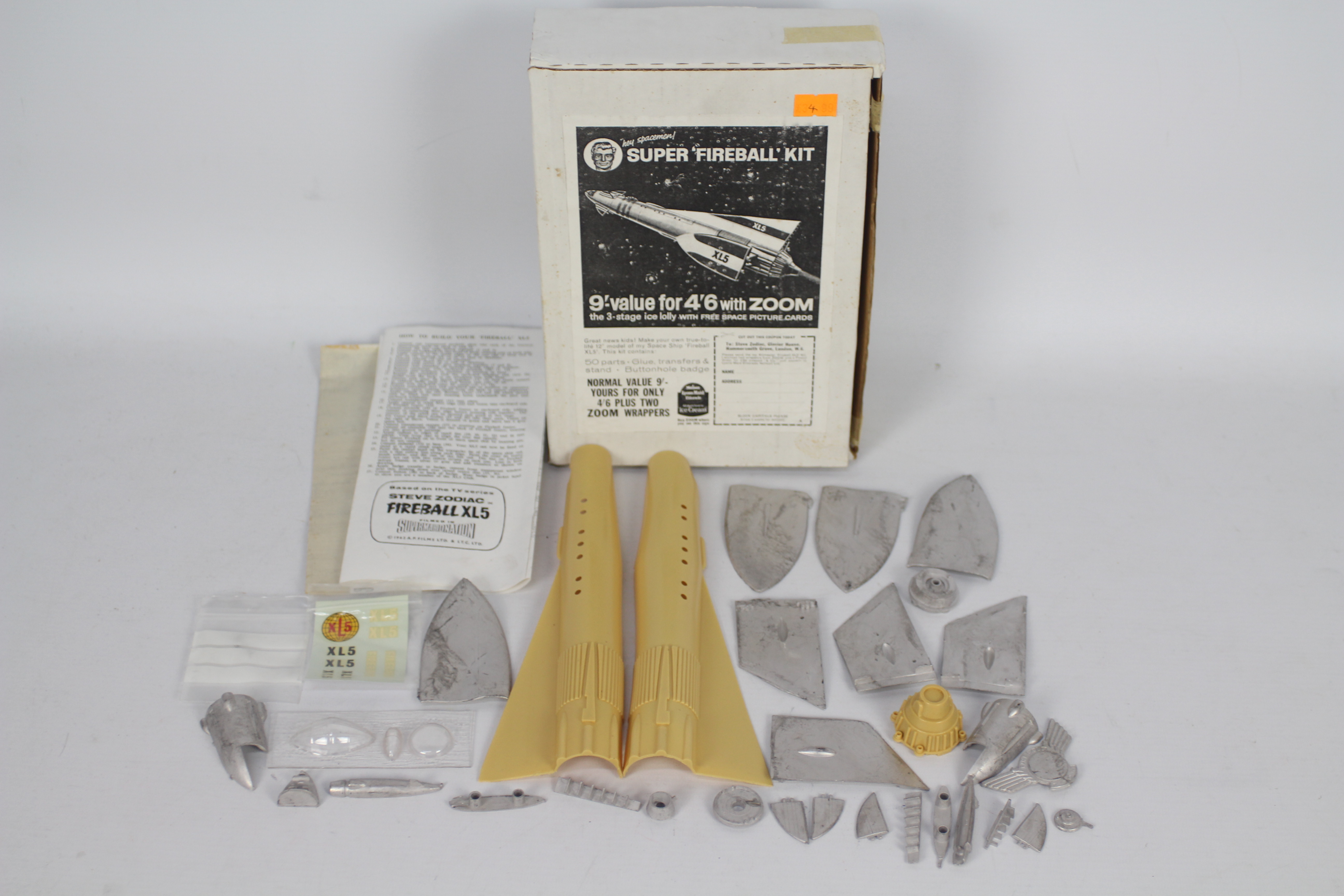 Kitmaster - A vintage boxed Kitmaster plastic and metal model kit.