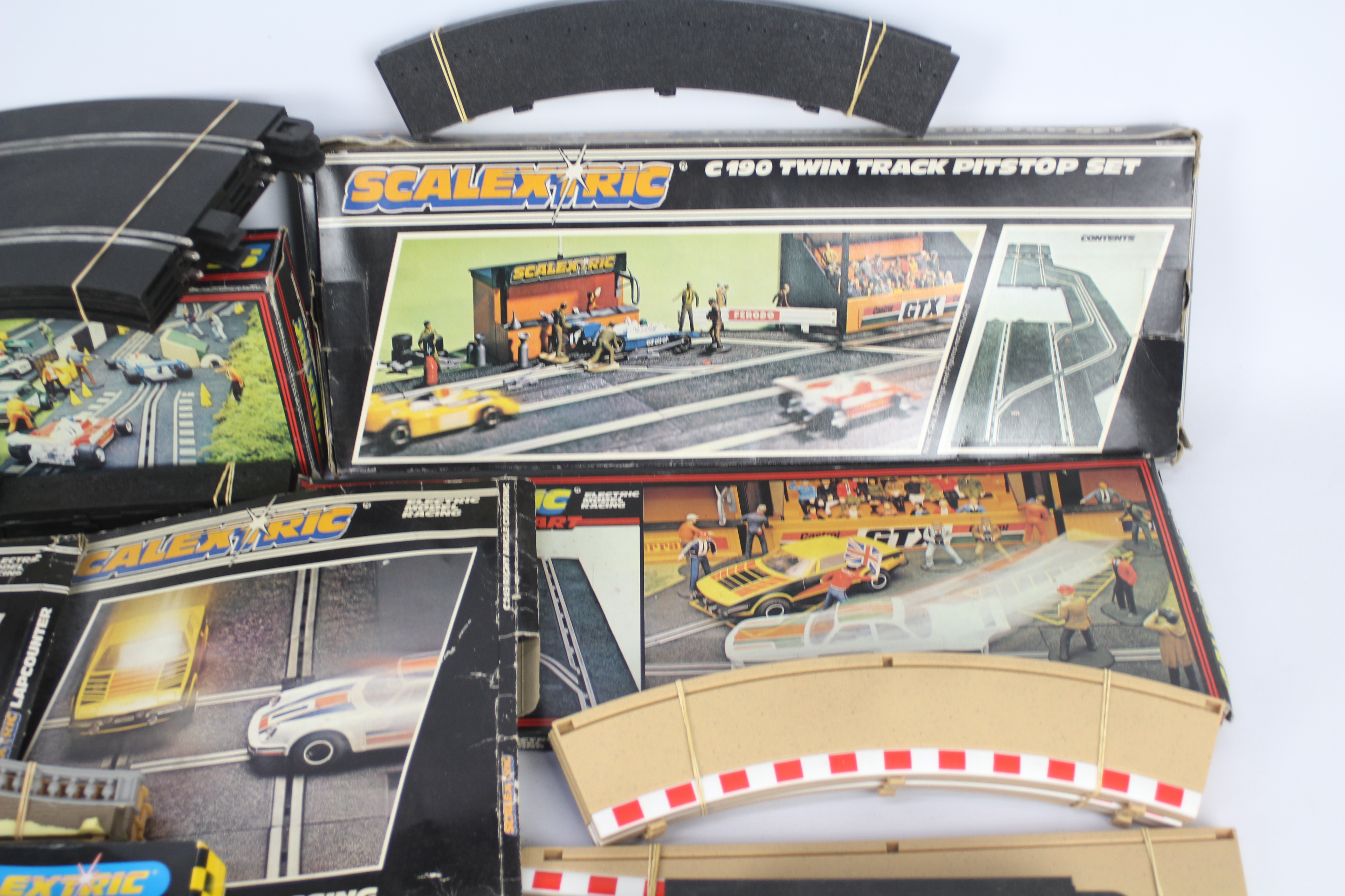 Scalextric - A collection of boxed trackside accessories and loose track pieces including # C190 - Image 3 of 3