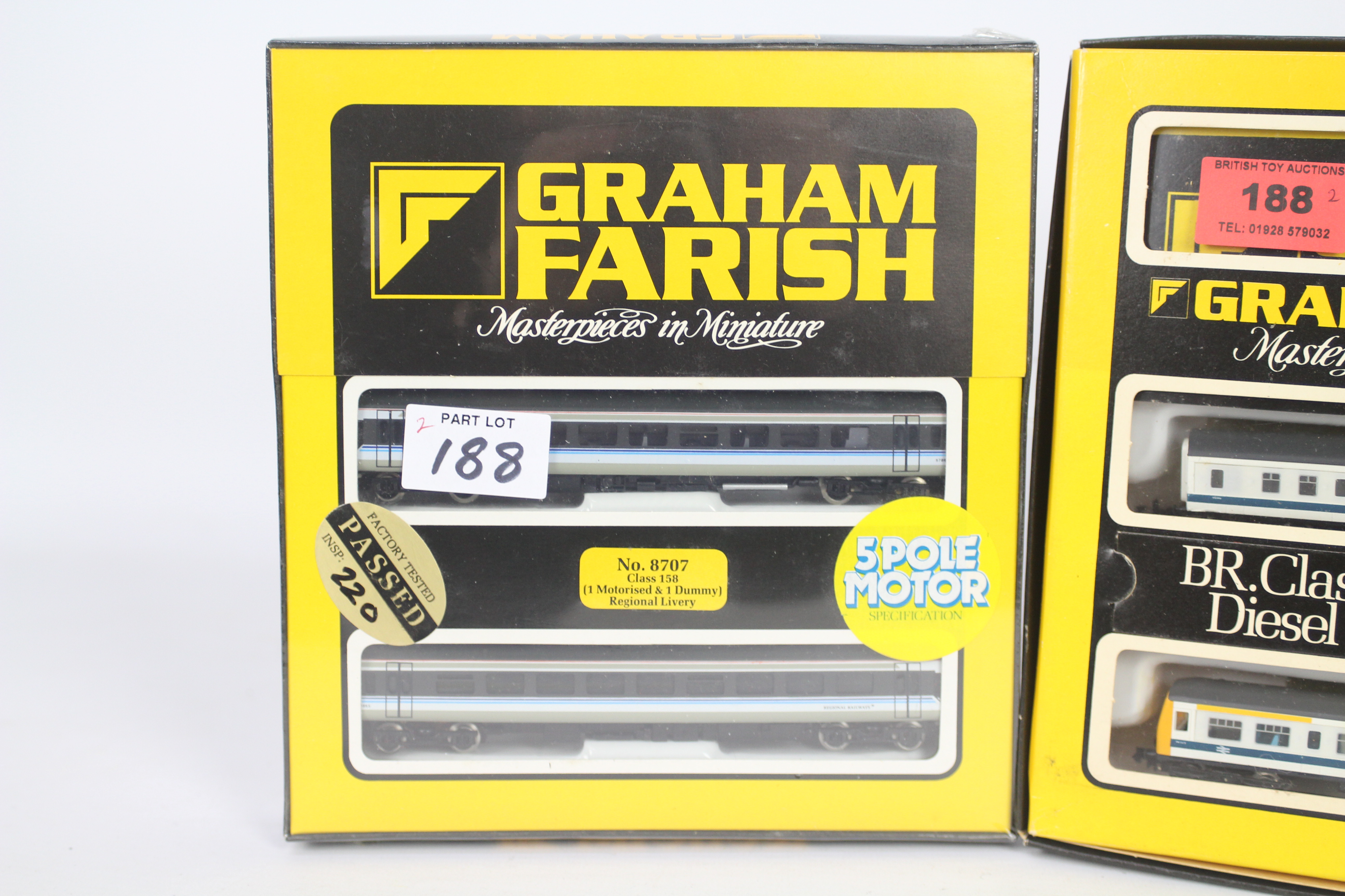 Graham Farish - two N gauge two-car sets comprising No. 8137 and two-car set No. - Image 3 of 3