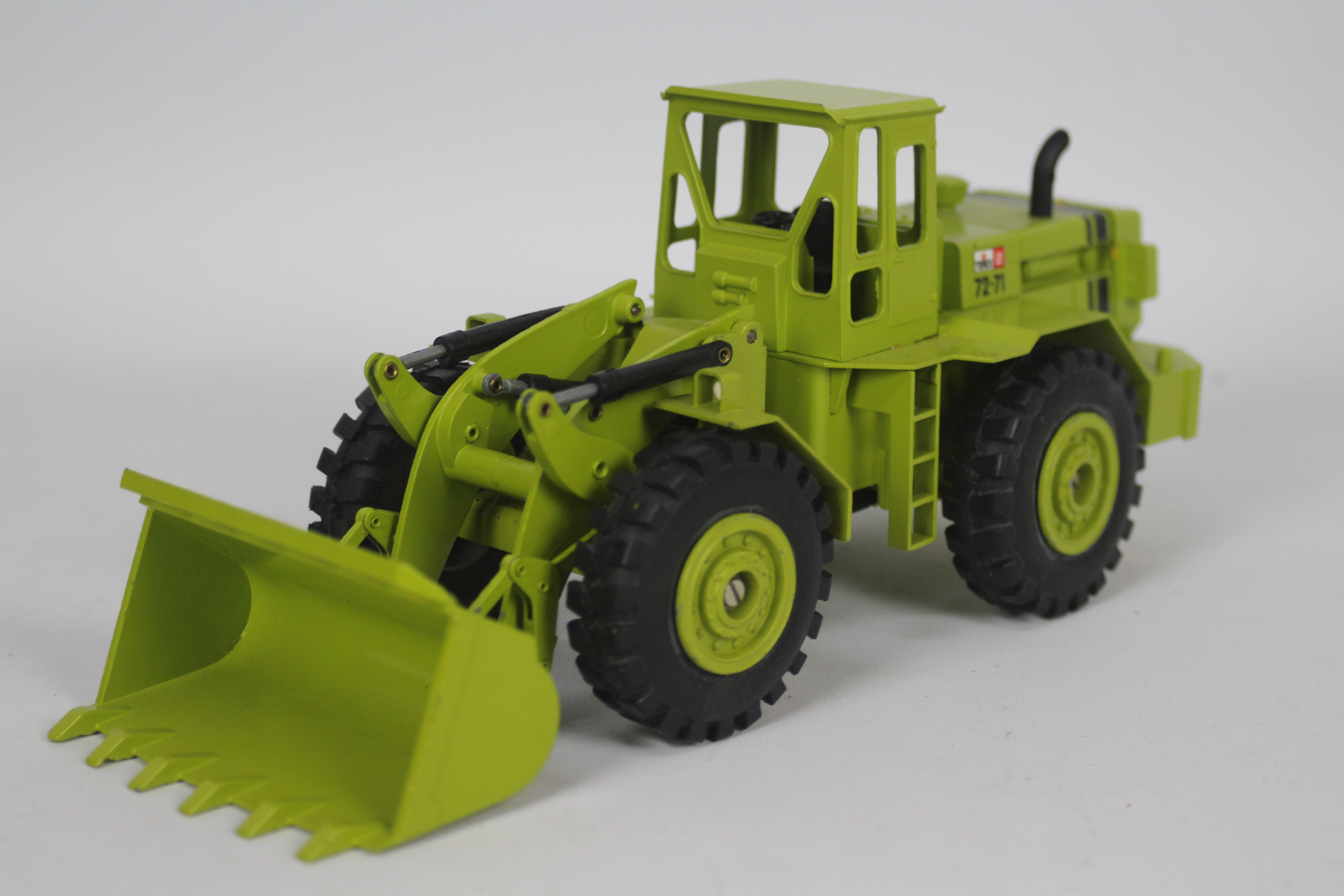 Gescha - A boxed GM Terex 72.71 Loader in green. # 410. - Image 3 of 4