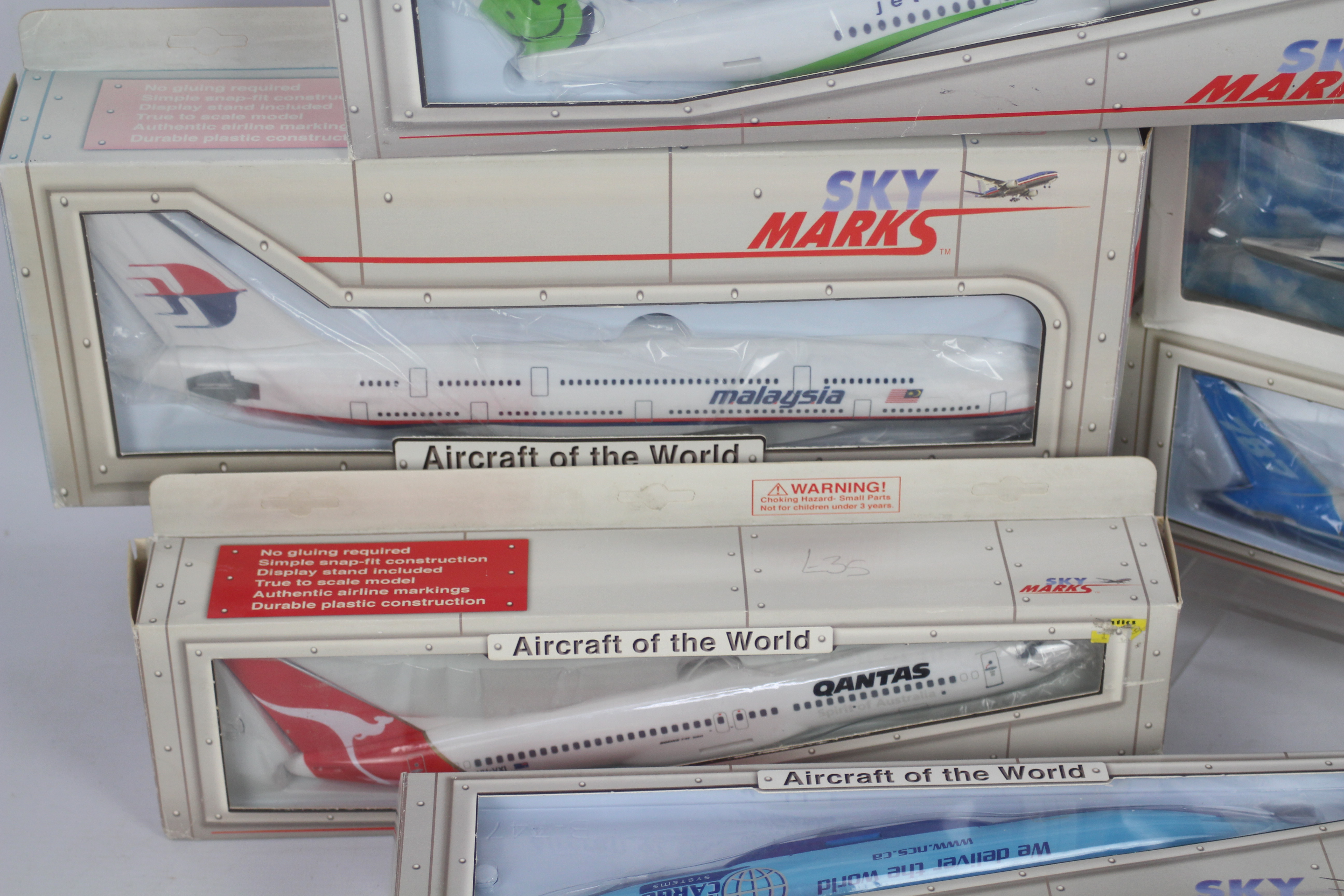 Sky Marks Aircraft of the World - five boxed highly detailed 'clip-together' models comprising - Image 2 of 4