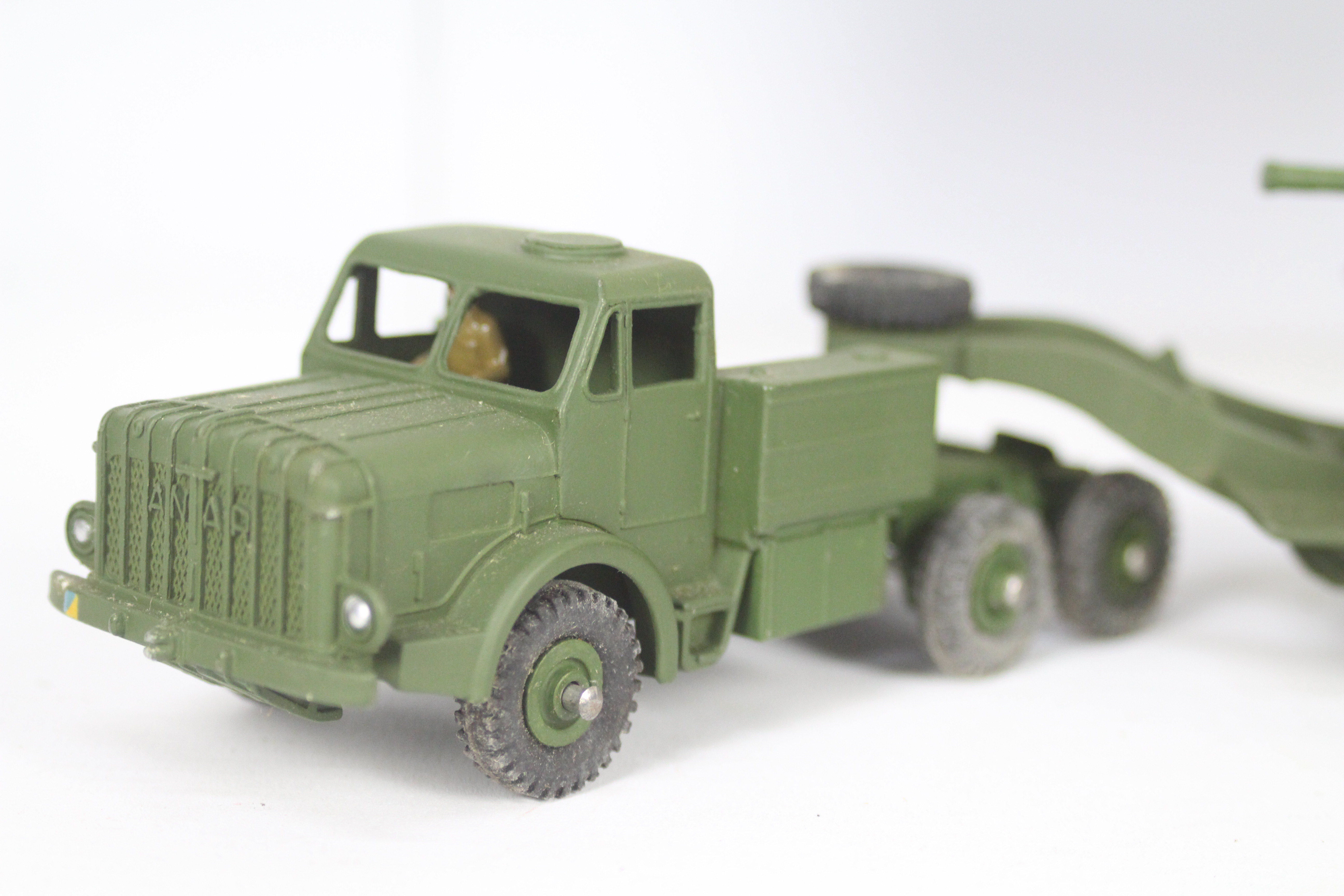 Dinky - A boxed Dinky # 698 Mighty Antar Tank Transporter with Centurion Tank. - Image 2 of 8