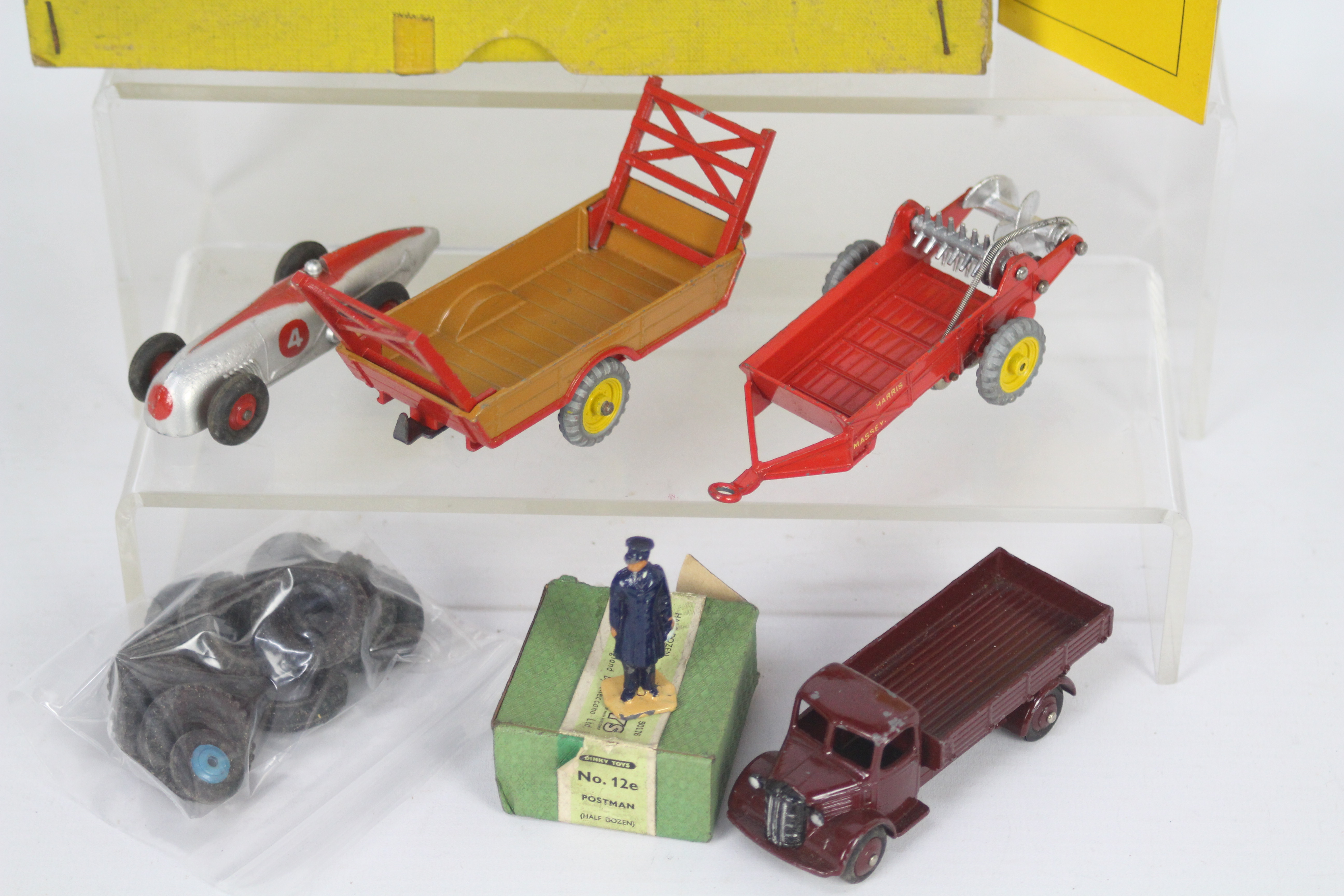 Dinky - A collection of Dinky models including # 220 Racing Car, # 30S Austin Wagon, - Image 2 of 4