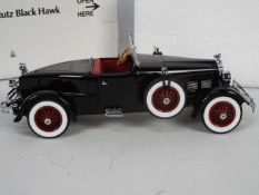 Danbury Mint - A boxed 1:24 scale 1927 Stutz Black Hawk by Danbury Mint.