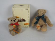 Steiff, Merrythought - Two collectable teddy bears.