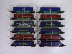 Bachmann - 6 x pairs of Intermodal Flat trucks with two containers on each including four # 37301