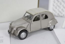 Franklin Mint - A boxed 1:24 scale 1951 Citroen 2CV.