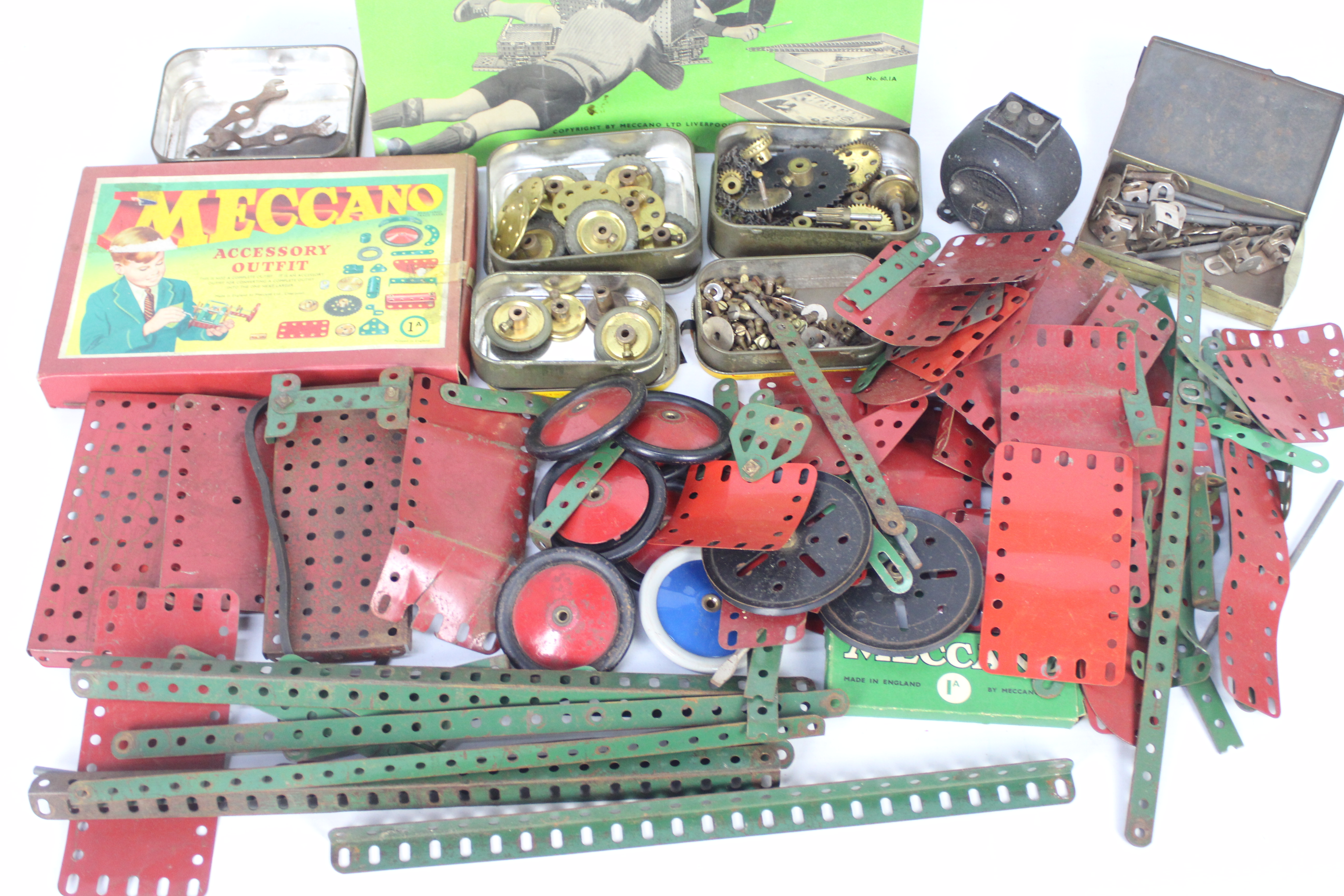 Meccano - A box of assorted Meccano parts including a box and instruction book for Accessory Outfit - Image 2 of 5