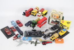 A mixed lot of diecast model motor vehicles to include Franklin Mint, Welly, Corgi,