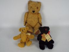 Hermann Bears, Other - Three unboxed collectable teddy bears.