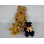 Hermann Bears, Other - Three unboxed collectable teddy bears.