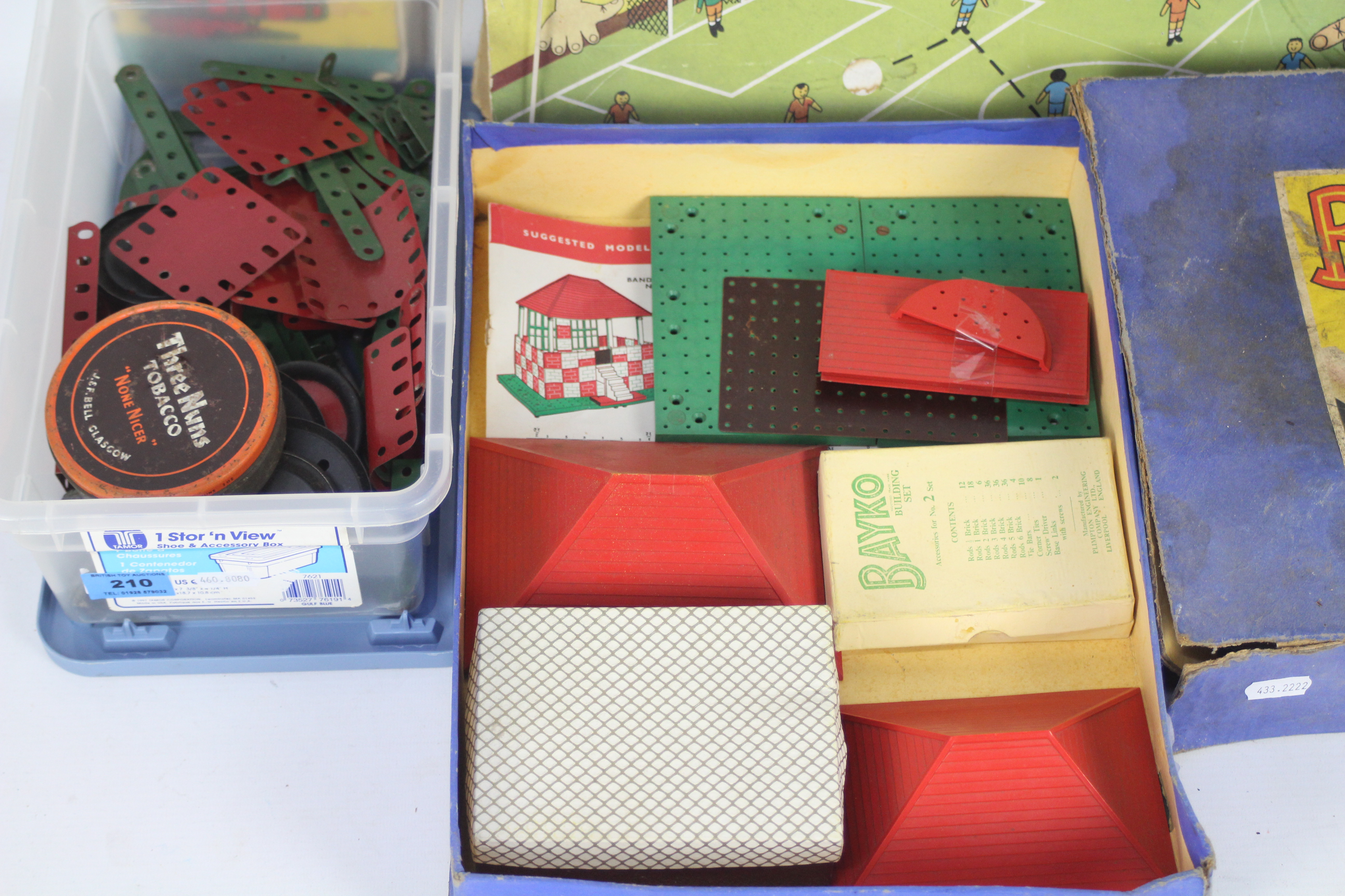 Bayko - Meccano - Relum - A collection of vintage toys, a boxed Bayko building set No. - Image 2 of 3