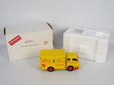 Danbury Mint - A boxed 1:24 scale #127-005 'Replica of the 1955 Coca Cola Delivery Truck' by