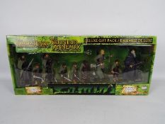 Grand - Toy Biz - A Lord Of The Rings The Fellowship Of The Rings Deluxe Gift Pack with nine