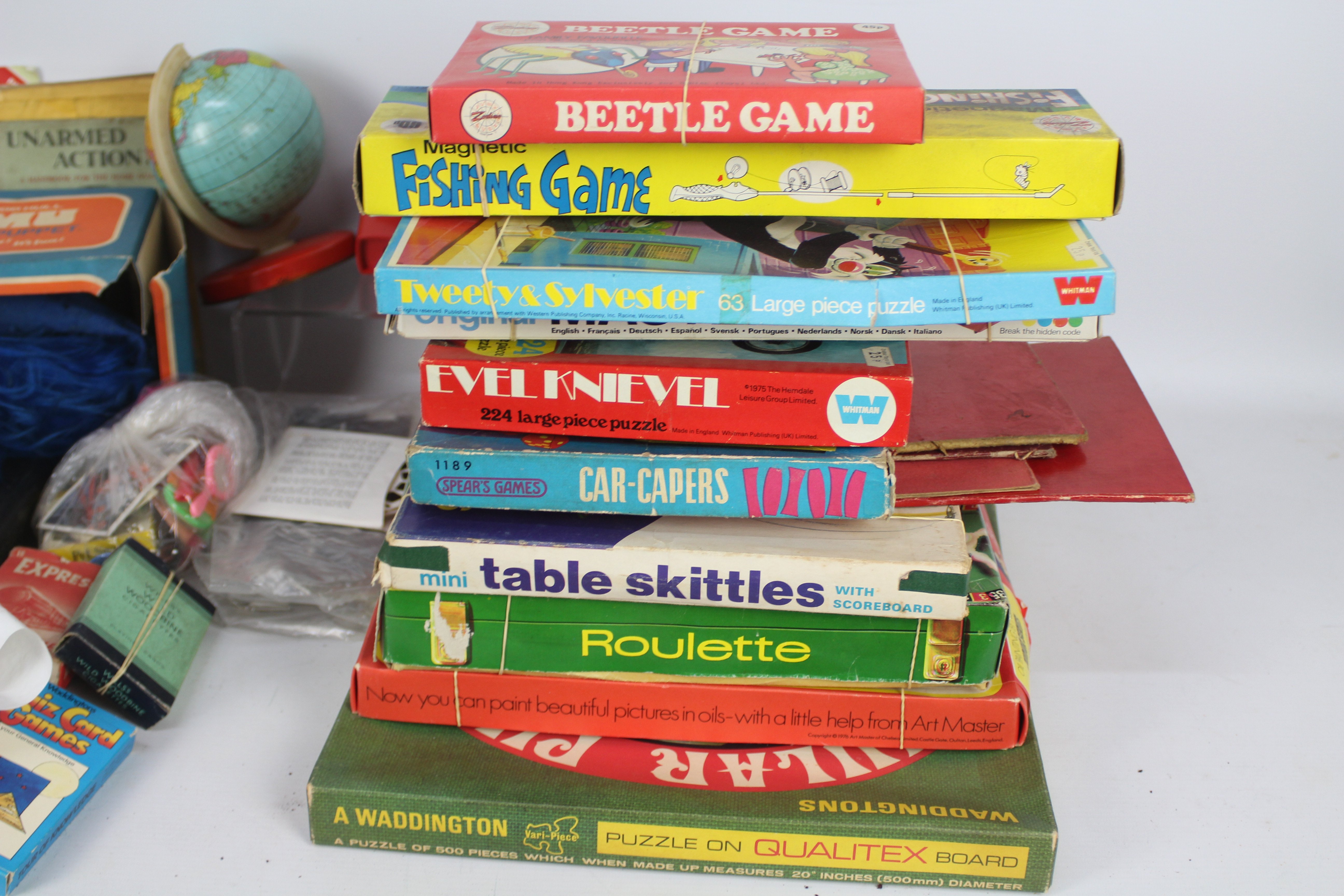 Whitman - Spears - Invicta - Zodiac - Plastech - A collection of vintage games and puzzles - Image 3 of 6