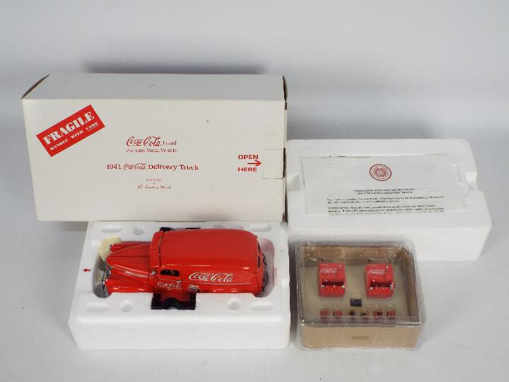 Danbury Mint - A boxed 1:24 scale #127-007 'Replica of the 1941 Coca Cola Delivery Truck' by