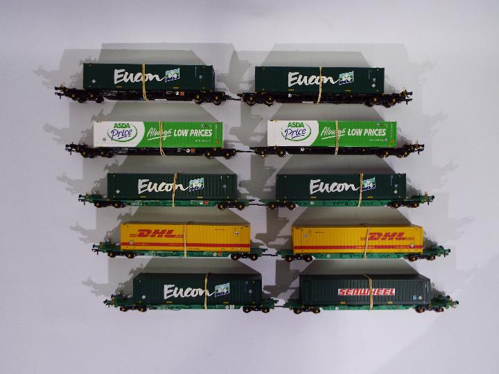 Bachmann - 5 x pairs of Intermodal Flat trucks with two containers on each including two # 37315 in - Image 2 of 2