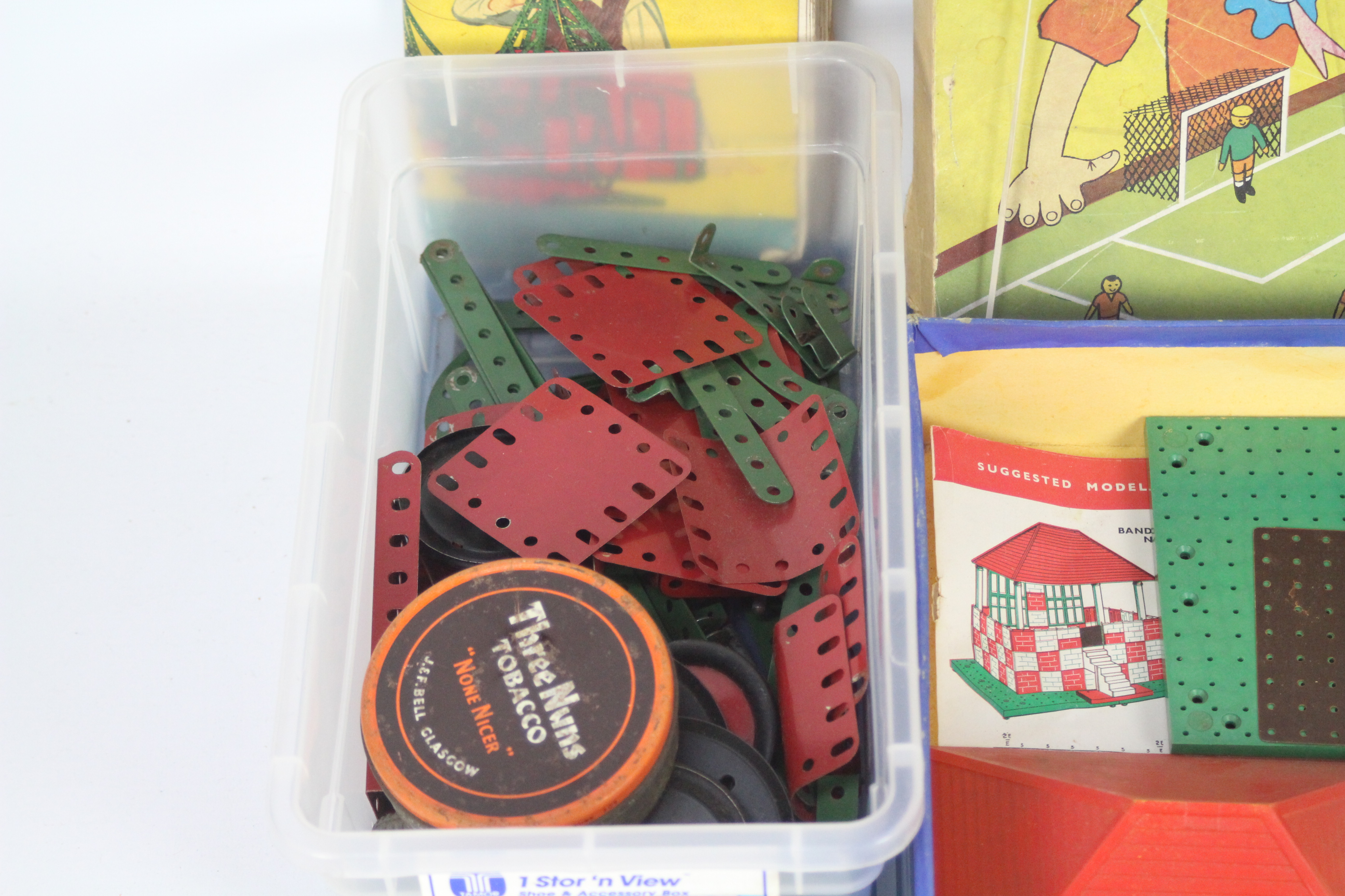 Bayko - Meccano - Relum - A collection of vintage toys, a boxed Bayko building set No. - Image 3 of 3